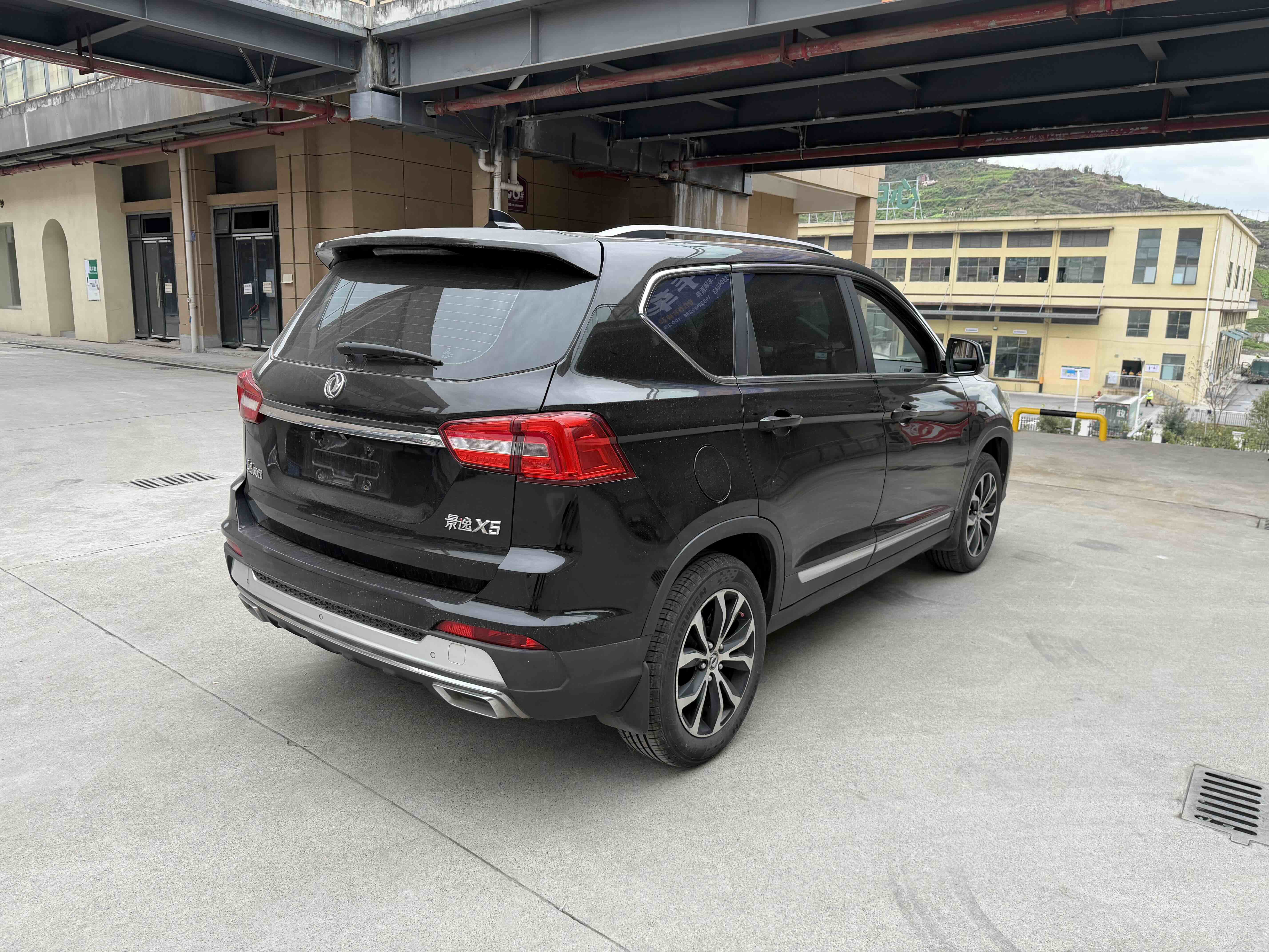 Forthing JOYEAR X5 2017 #8 Forthing JOYEAR X5 2017 car image #8