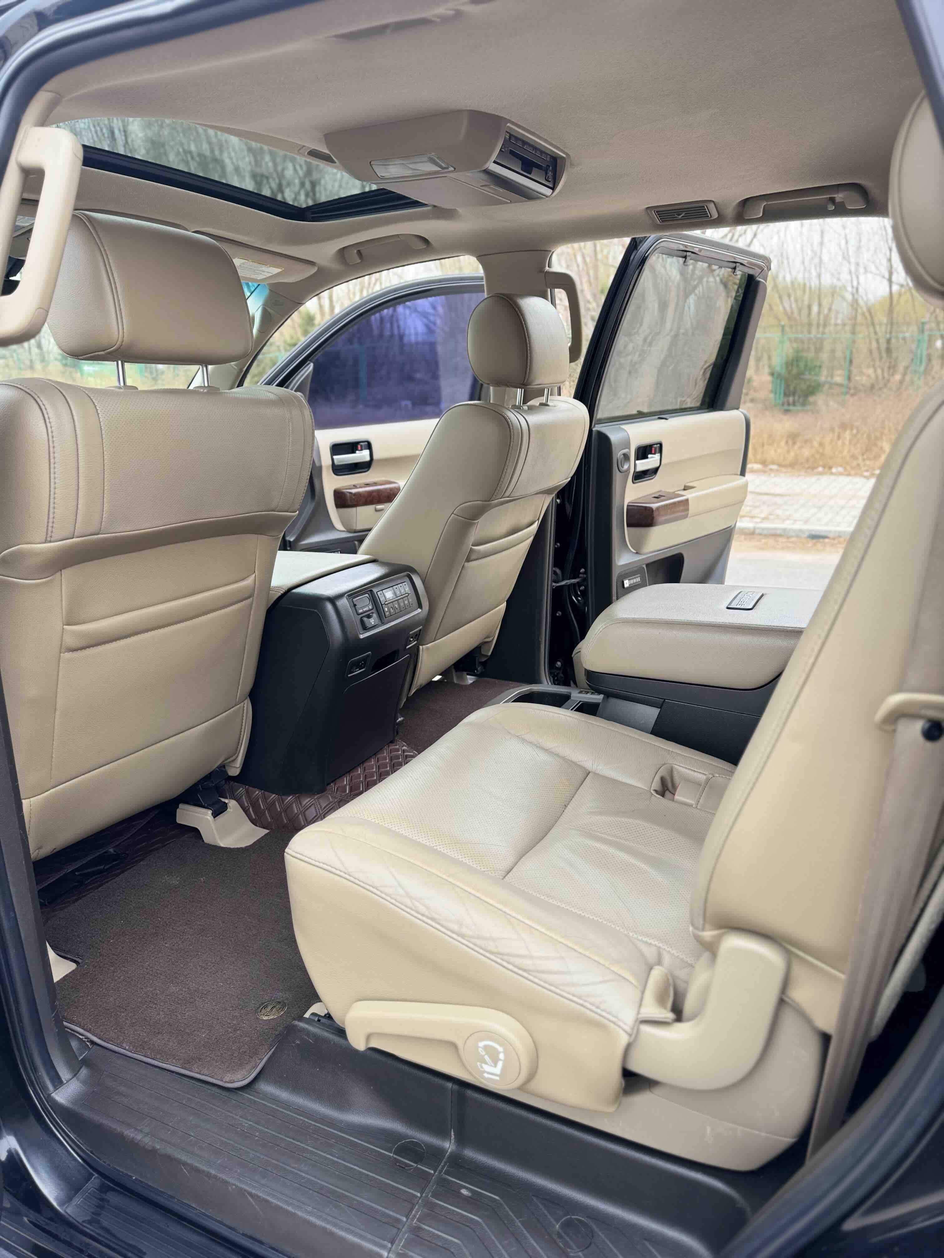 丰田 红杉 2011 汽车图片 #8