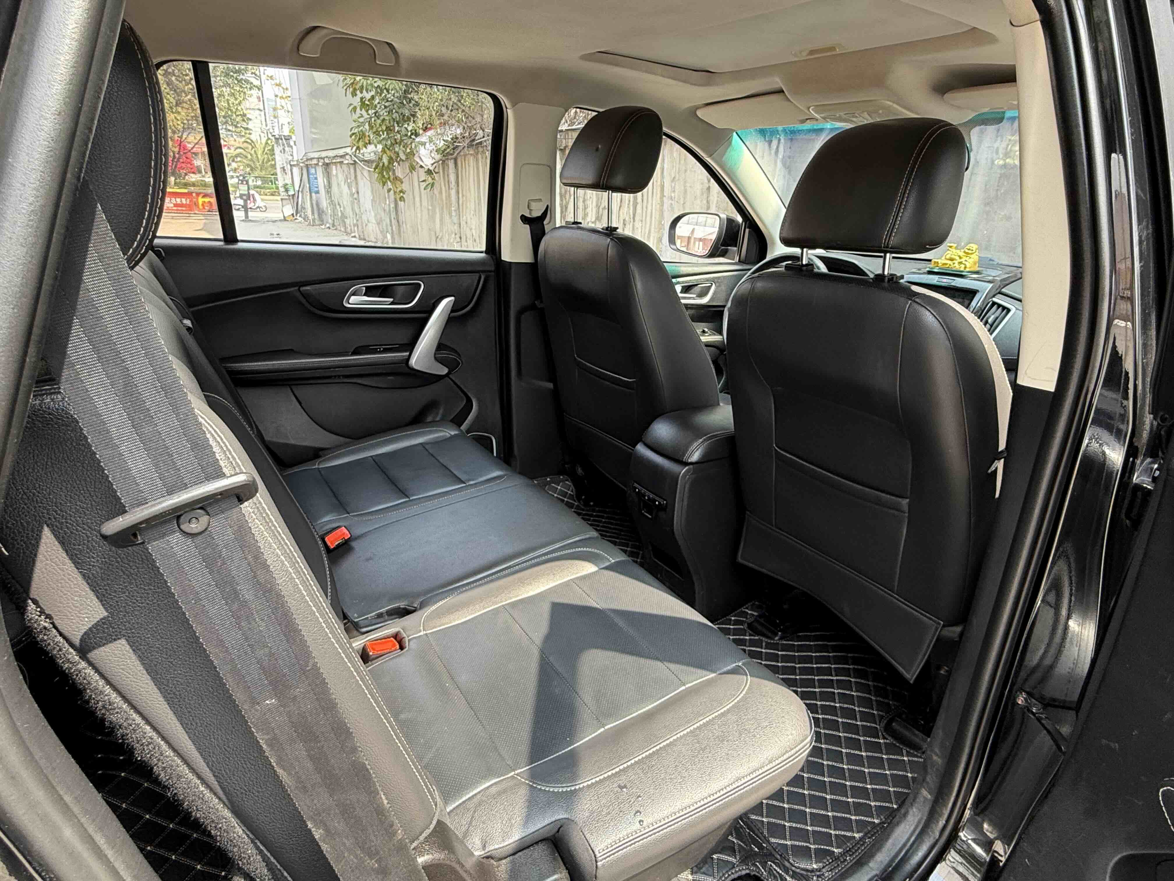 SWM X7 2017 car image #8