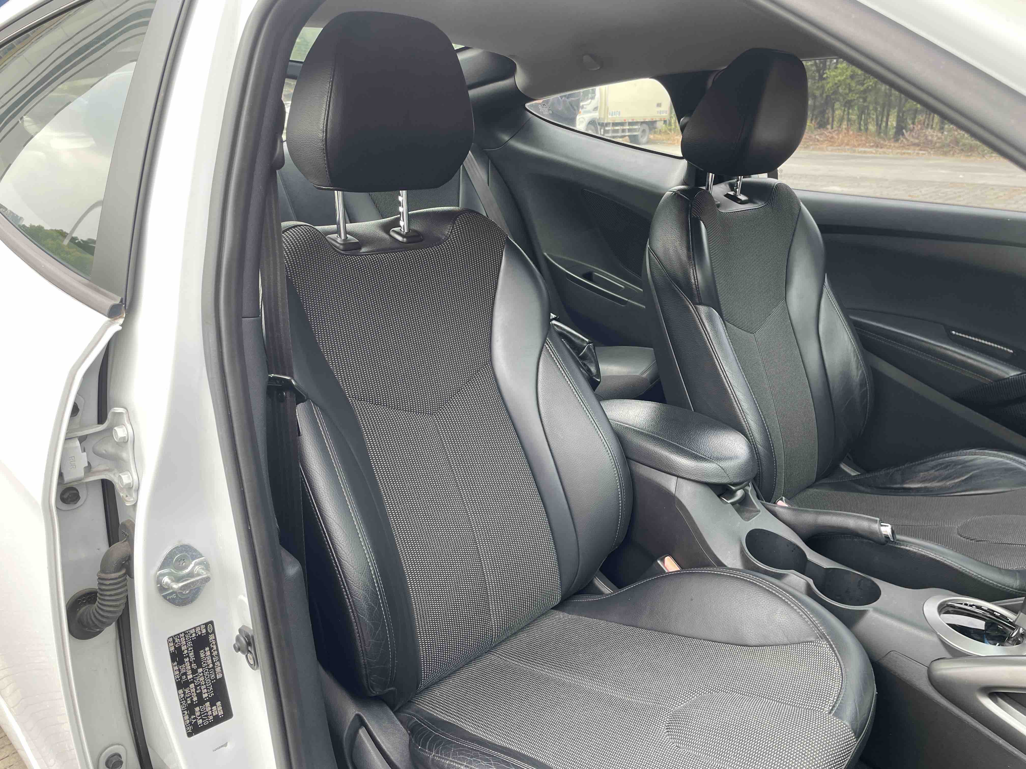 Hyundai Veloster 2012 صورة سيارة #8