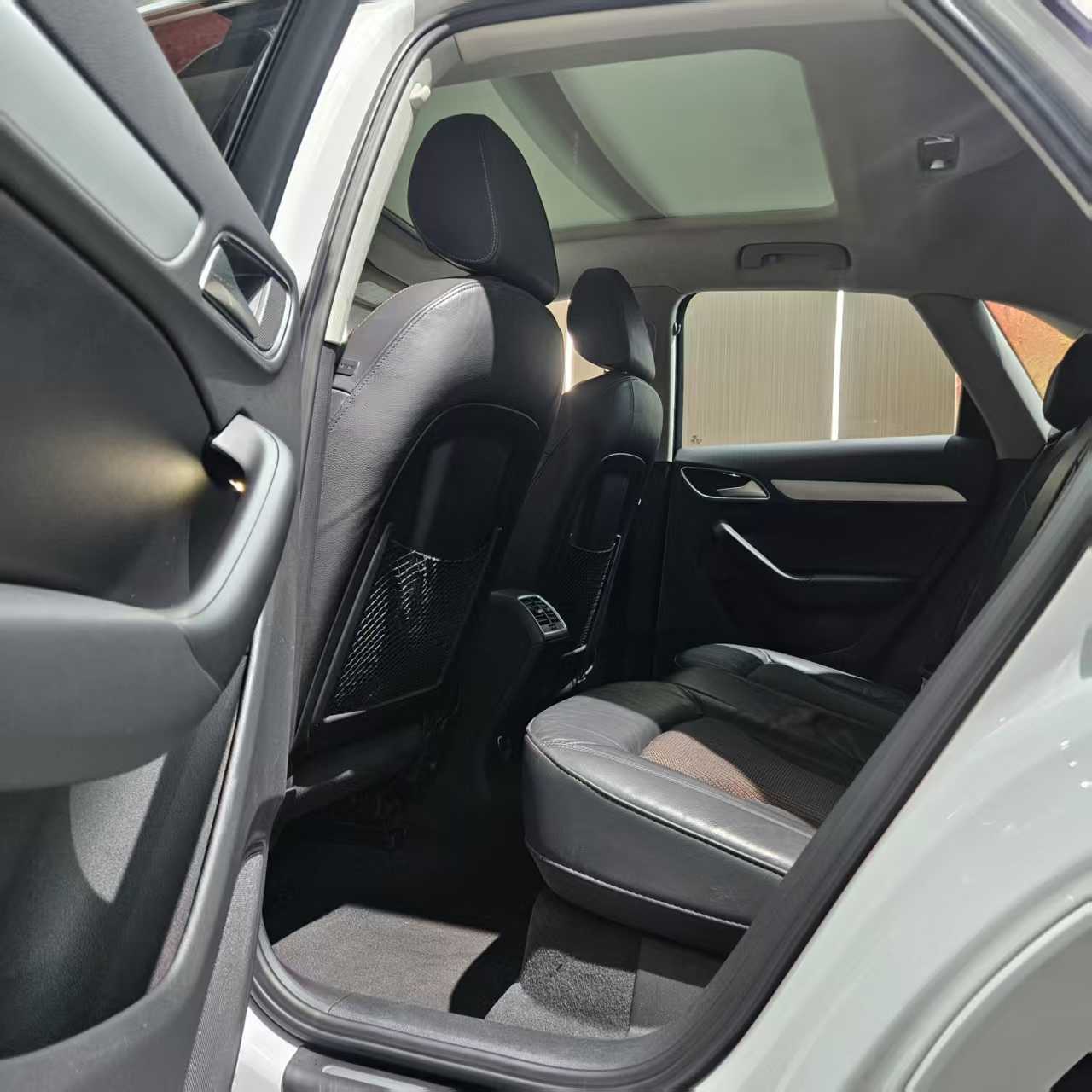 Audi Q3 2018 car image #8
