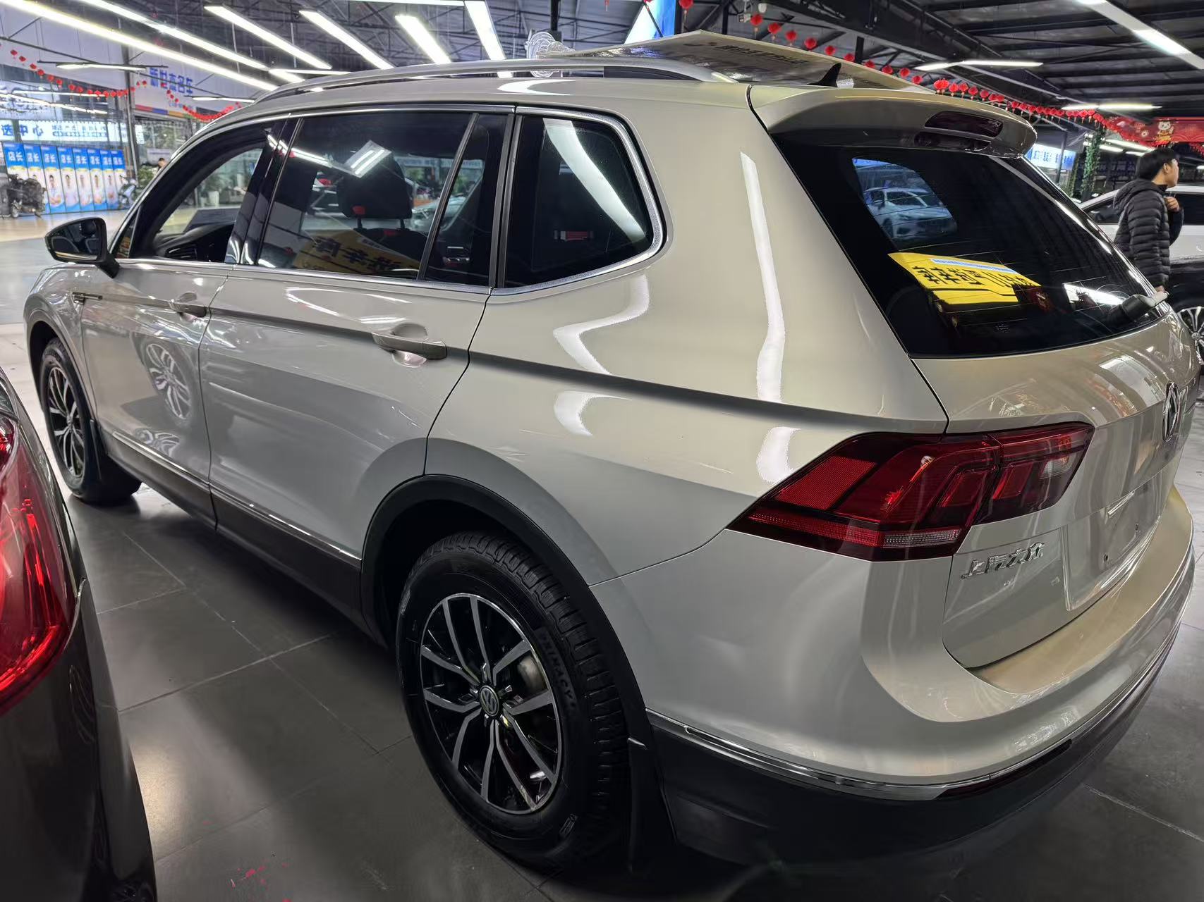 Volkswagen Tiguan L 2018 #8 Volkswagen Tiguan L 2018 car image #8