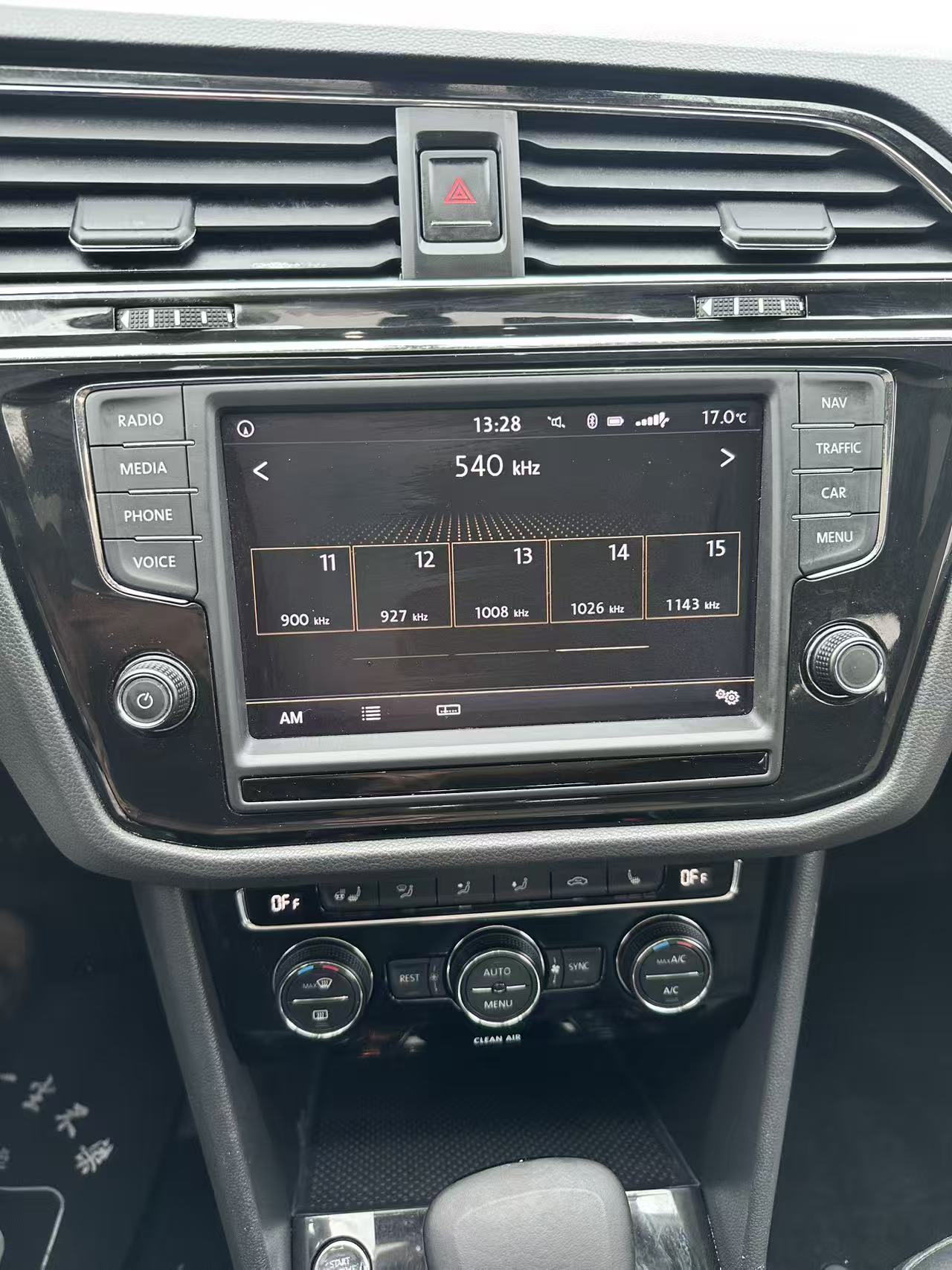 Volkswagen Tiguan L 2017 #8 Volkswagen Tiguan L 2017 car image #8