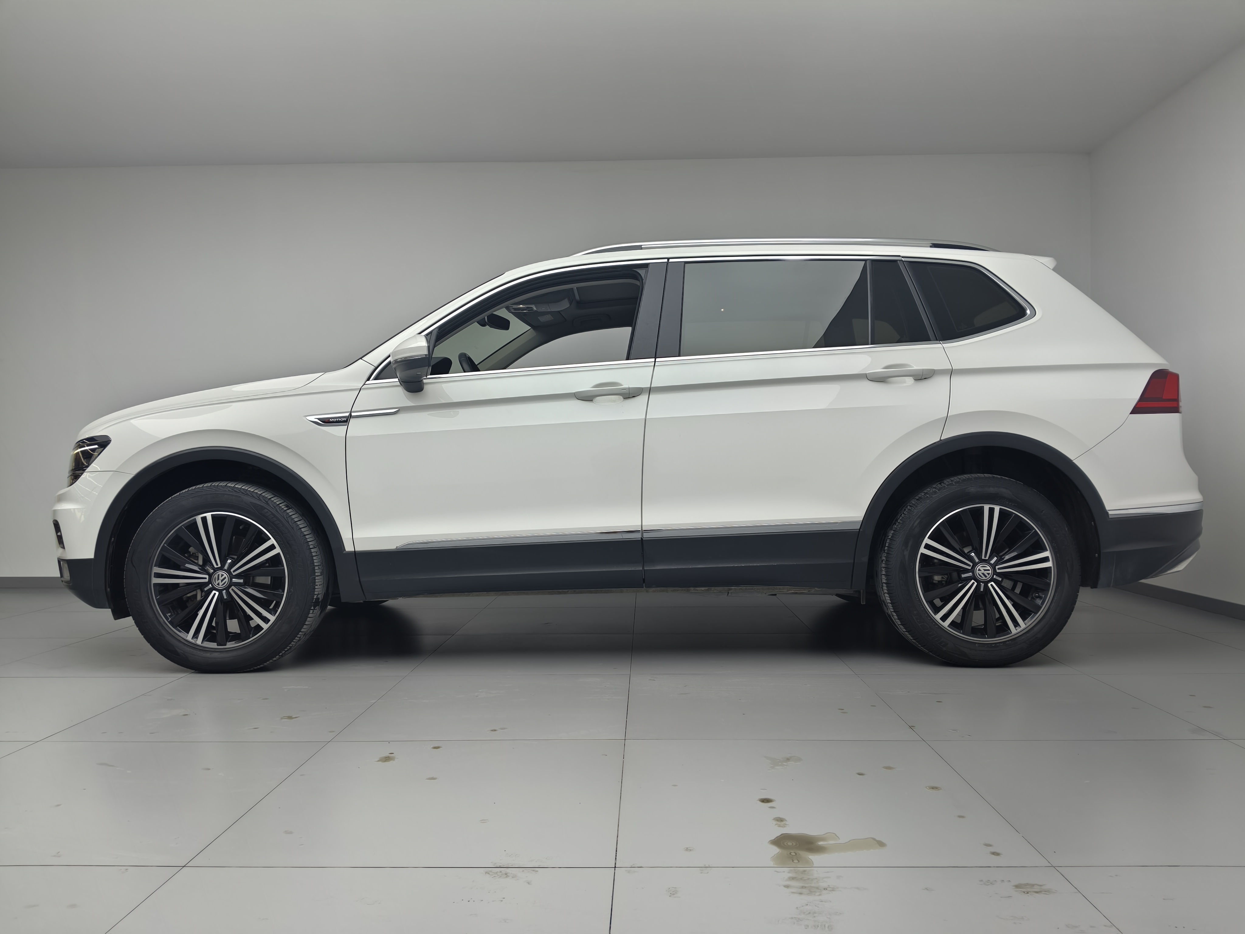 Volkswagen Tiguan L 2018 car image #8