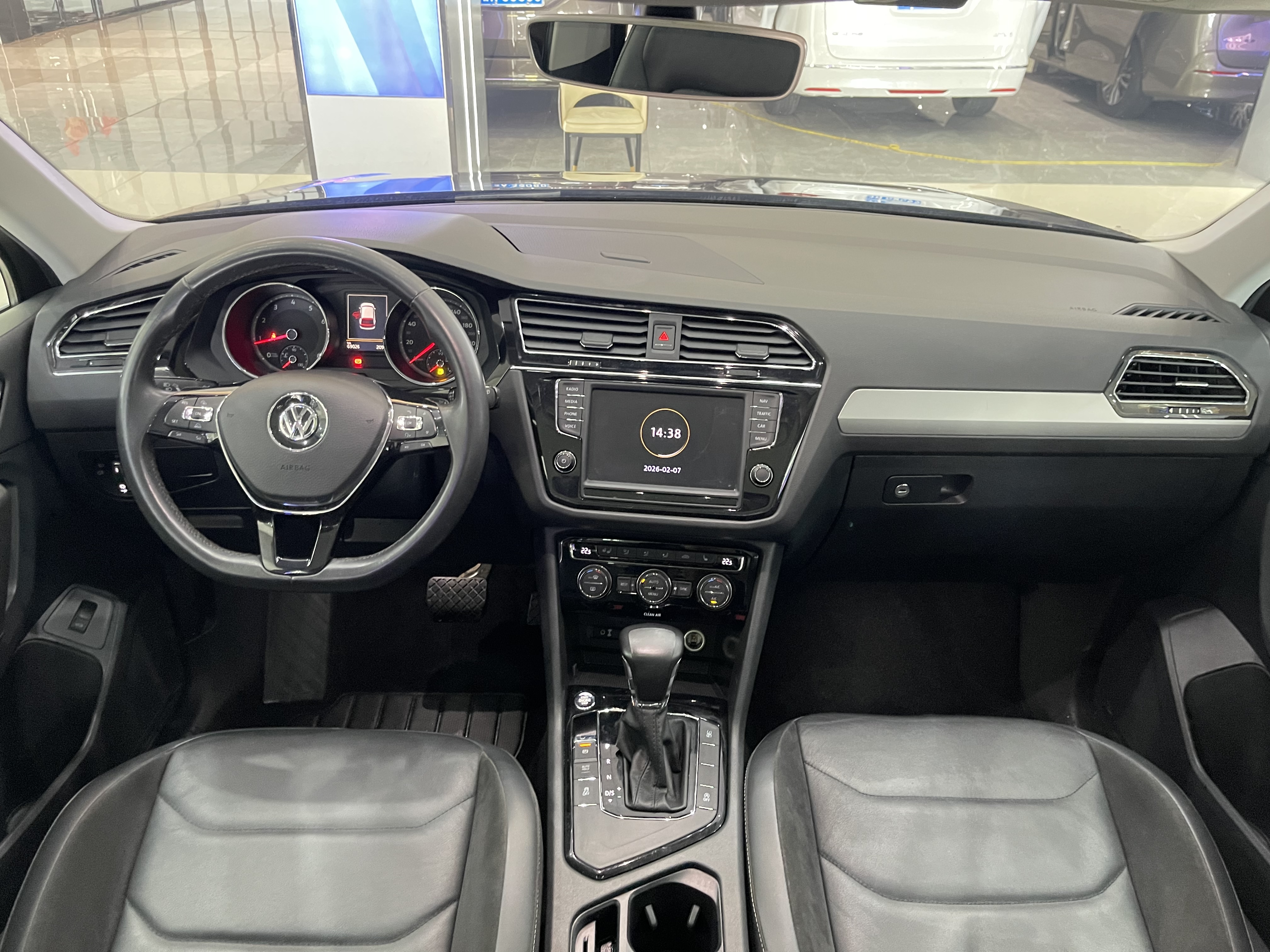 Volkswagen Tiguan L 2017 car image #8