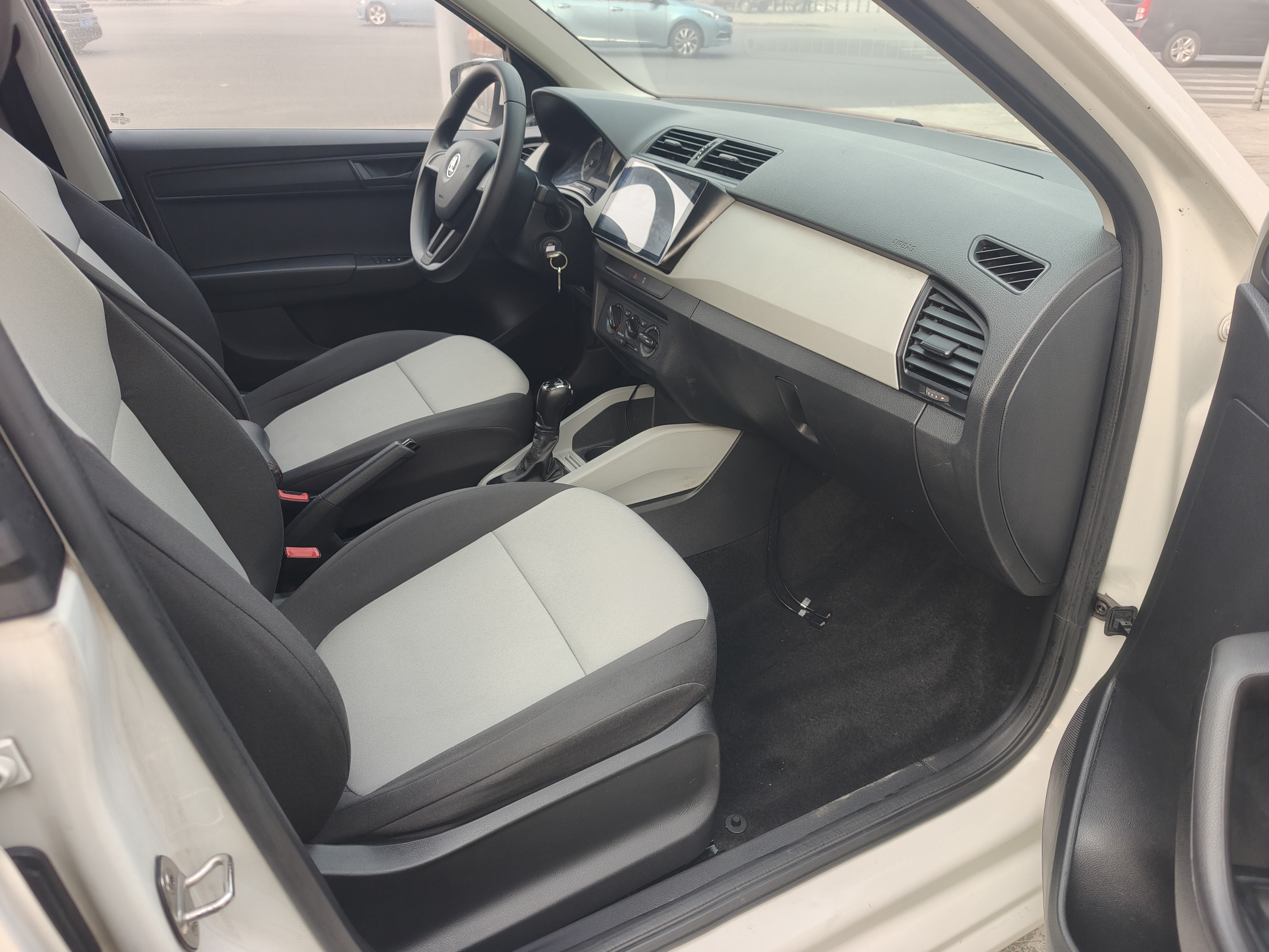 Skoda Fabia 2018 immagine di auto #8