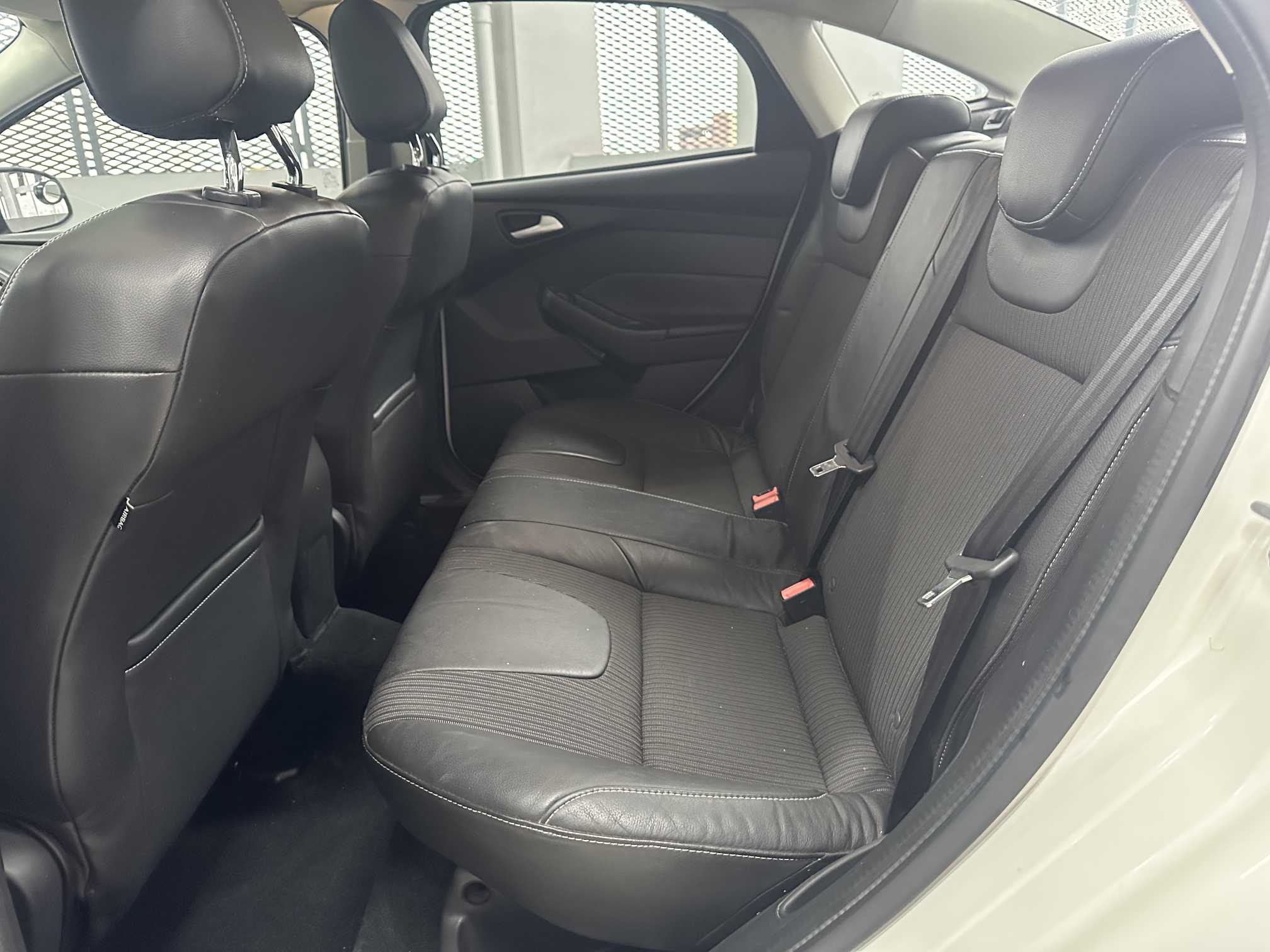 Ford Focus 2014 car image #8