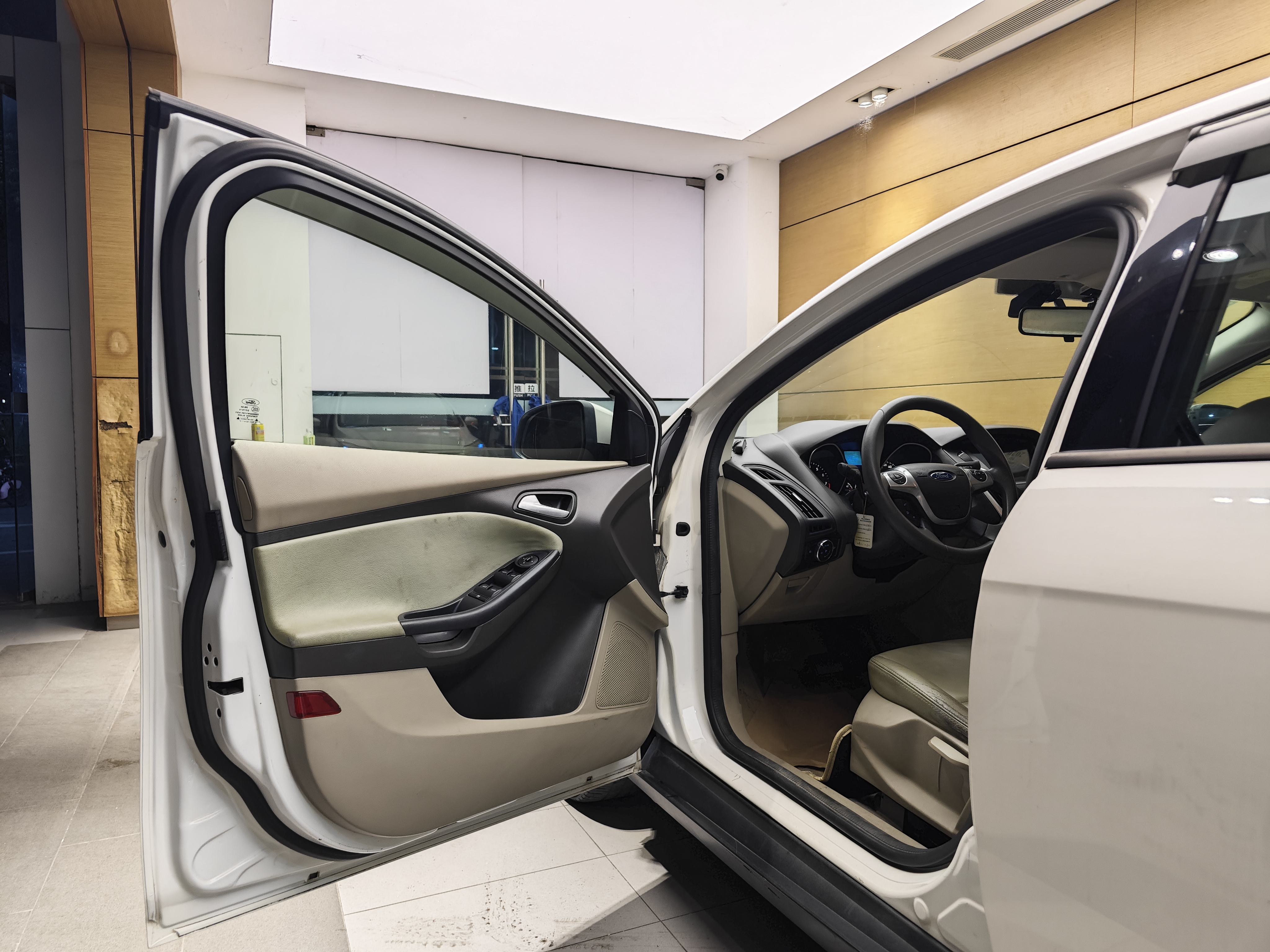 Ford Focus 2014 immagine di auto #8