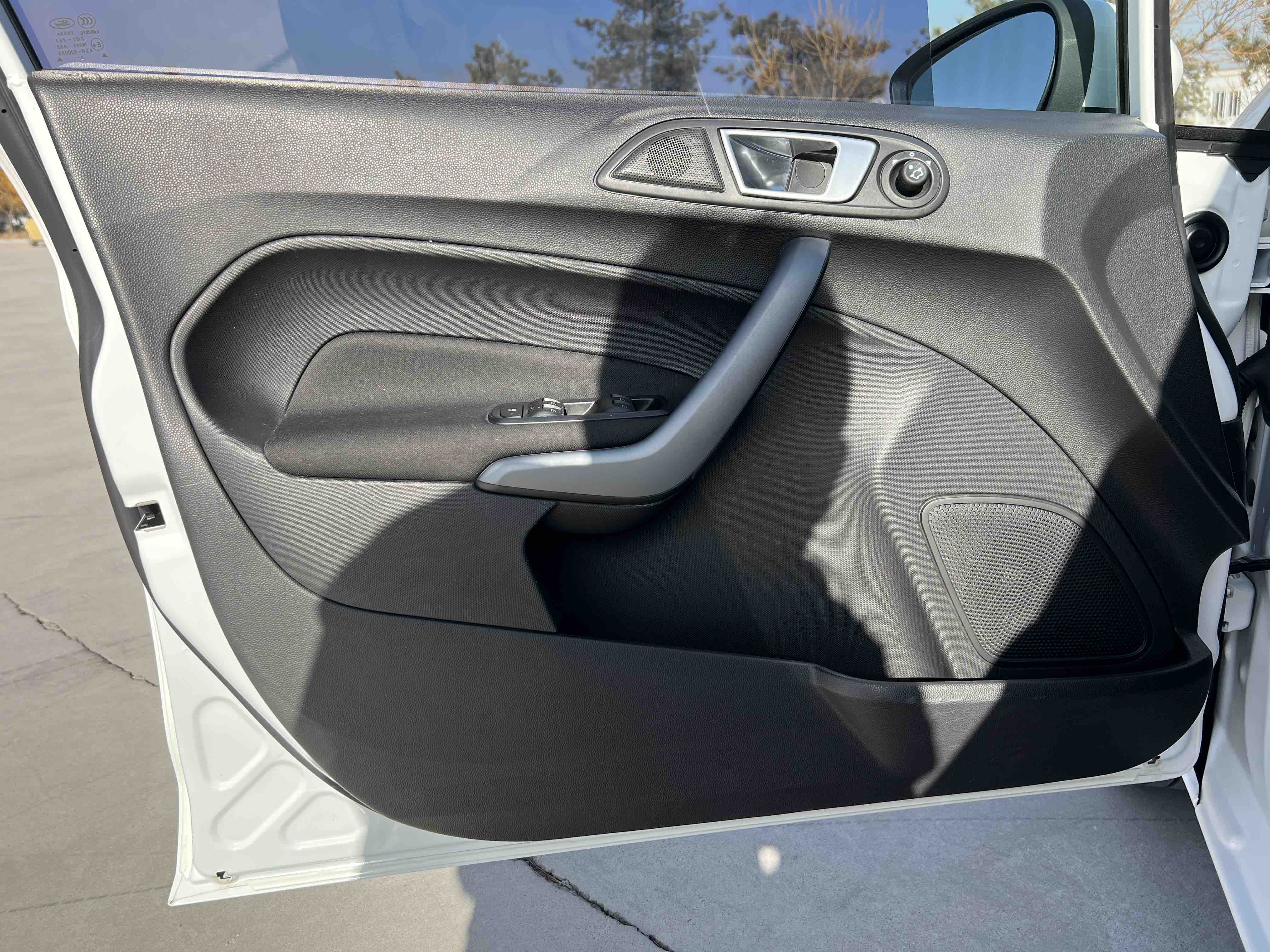 Ford Fiesta 2016 car image #8