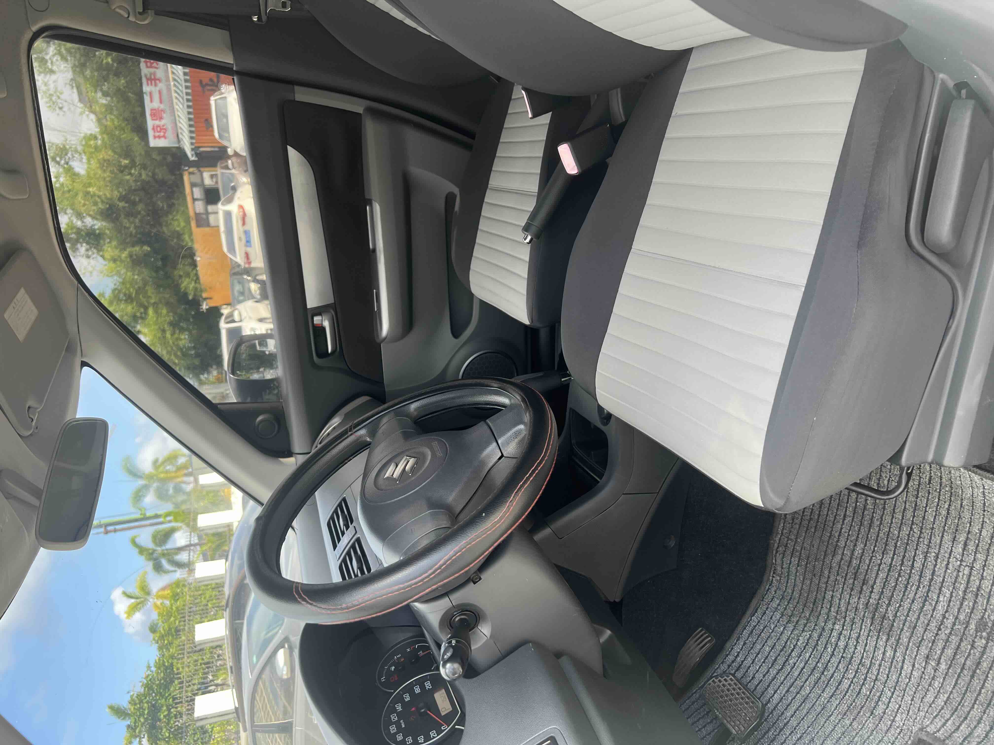 Suzuki Swift 2015 car image #8