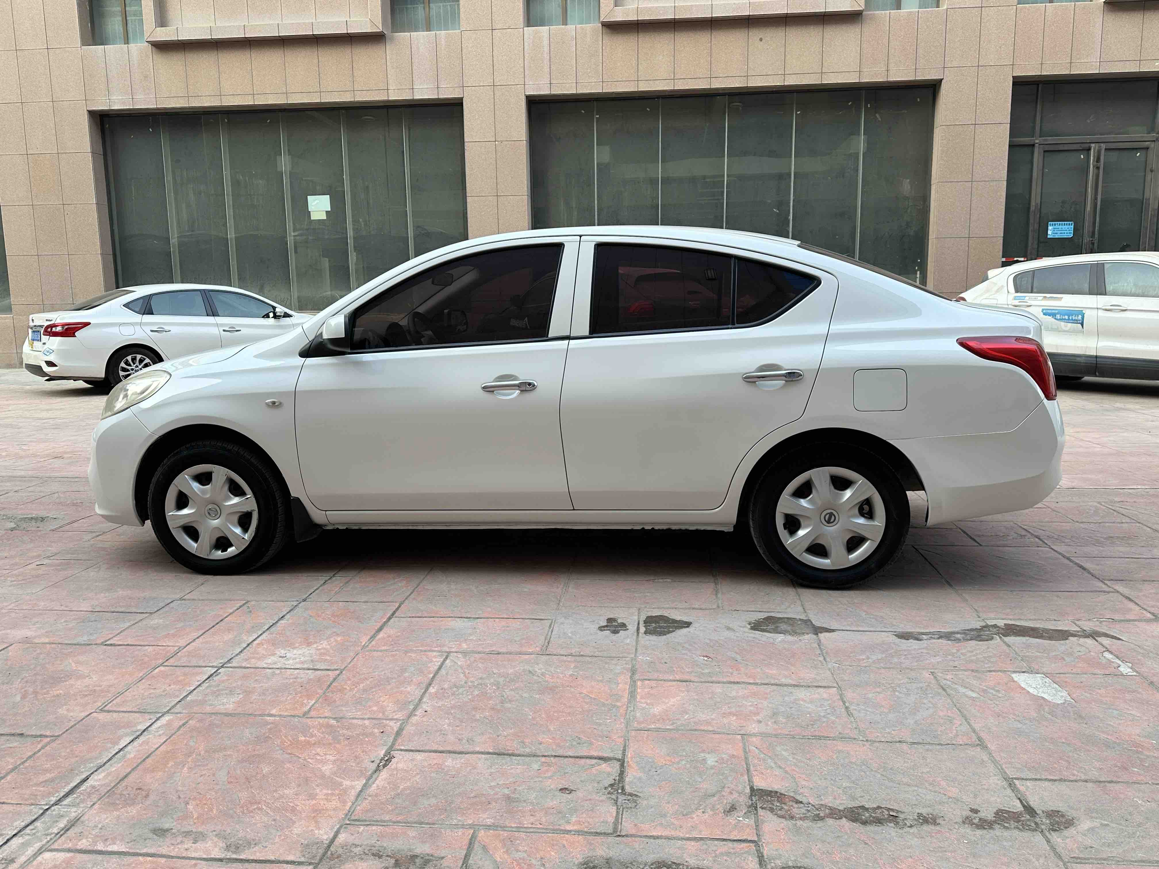 Nissan Sunny 2013 #8 Nissan Sunny 2013 car image #8