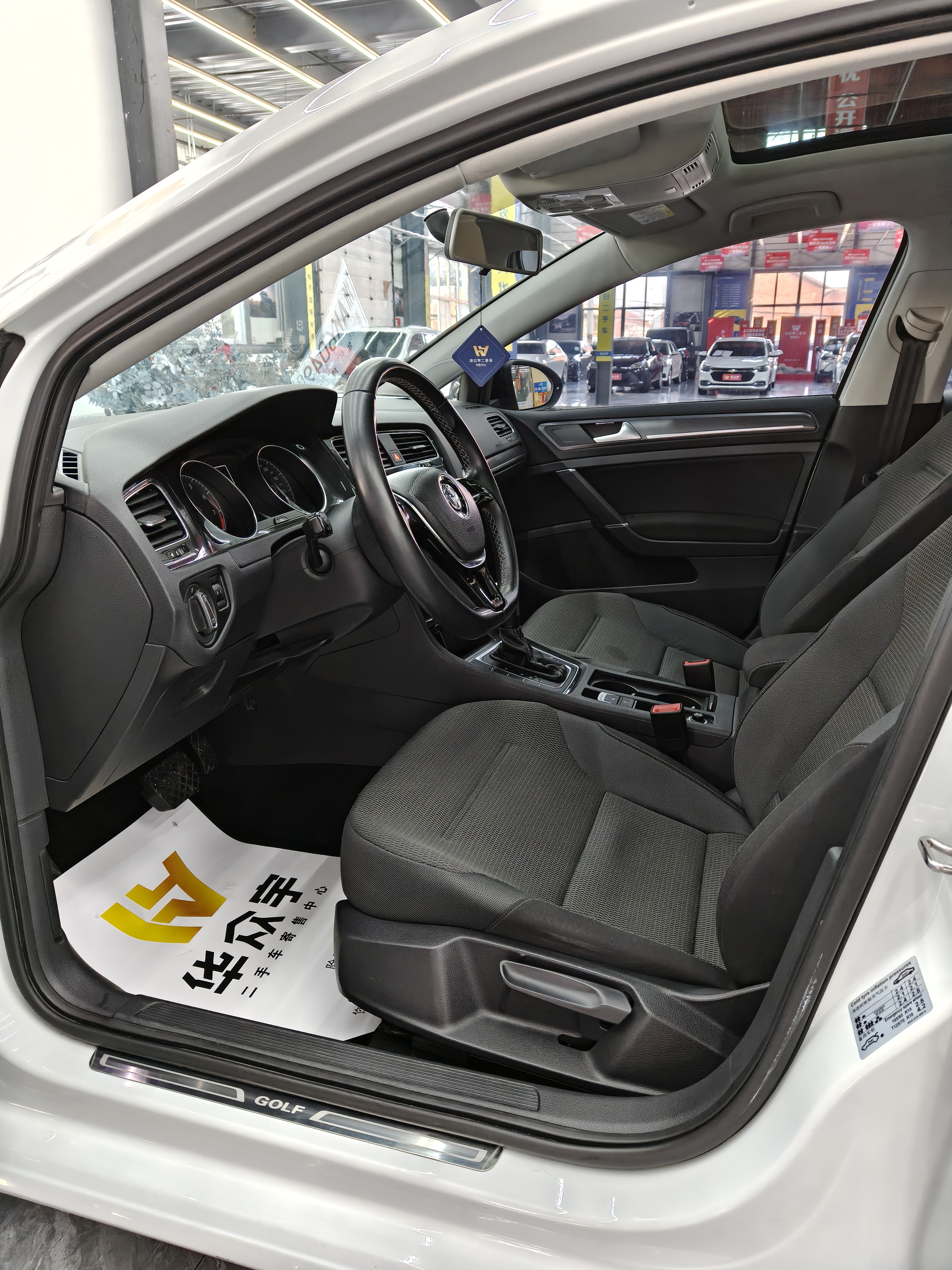 Volkswagen Golf 2017 car image #8