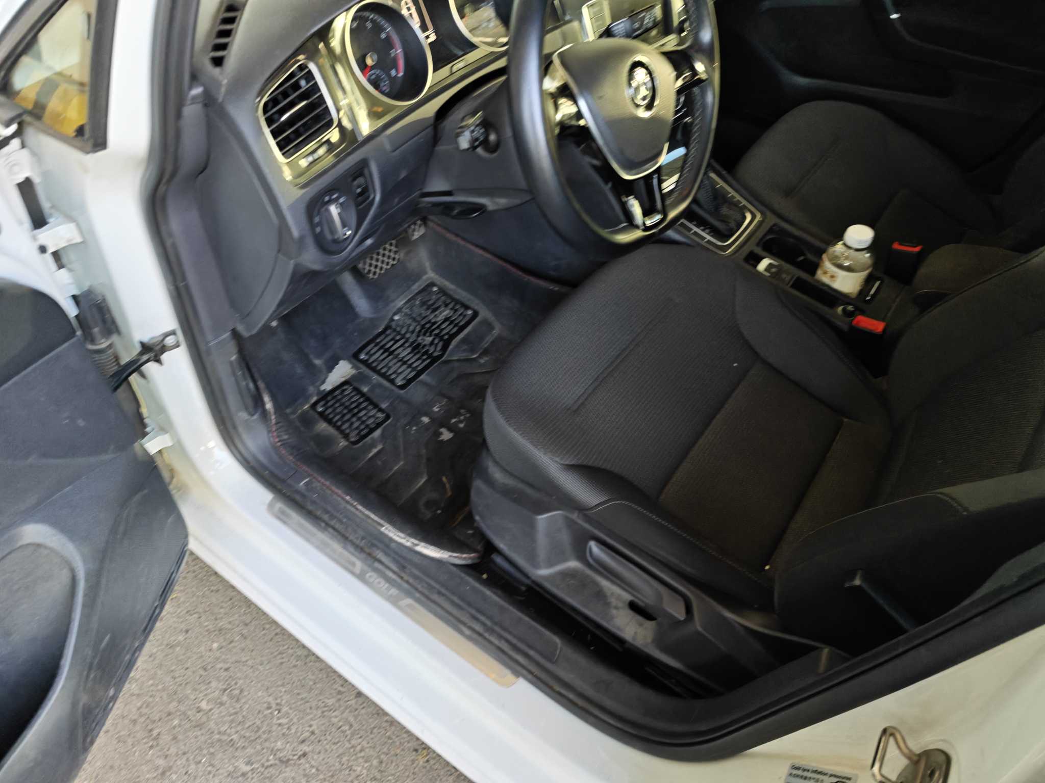 Volkswagen Golf 2018 car image #8