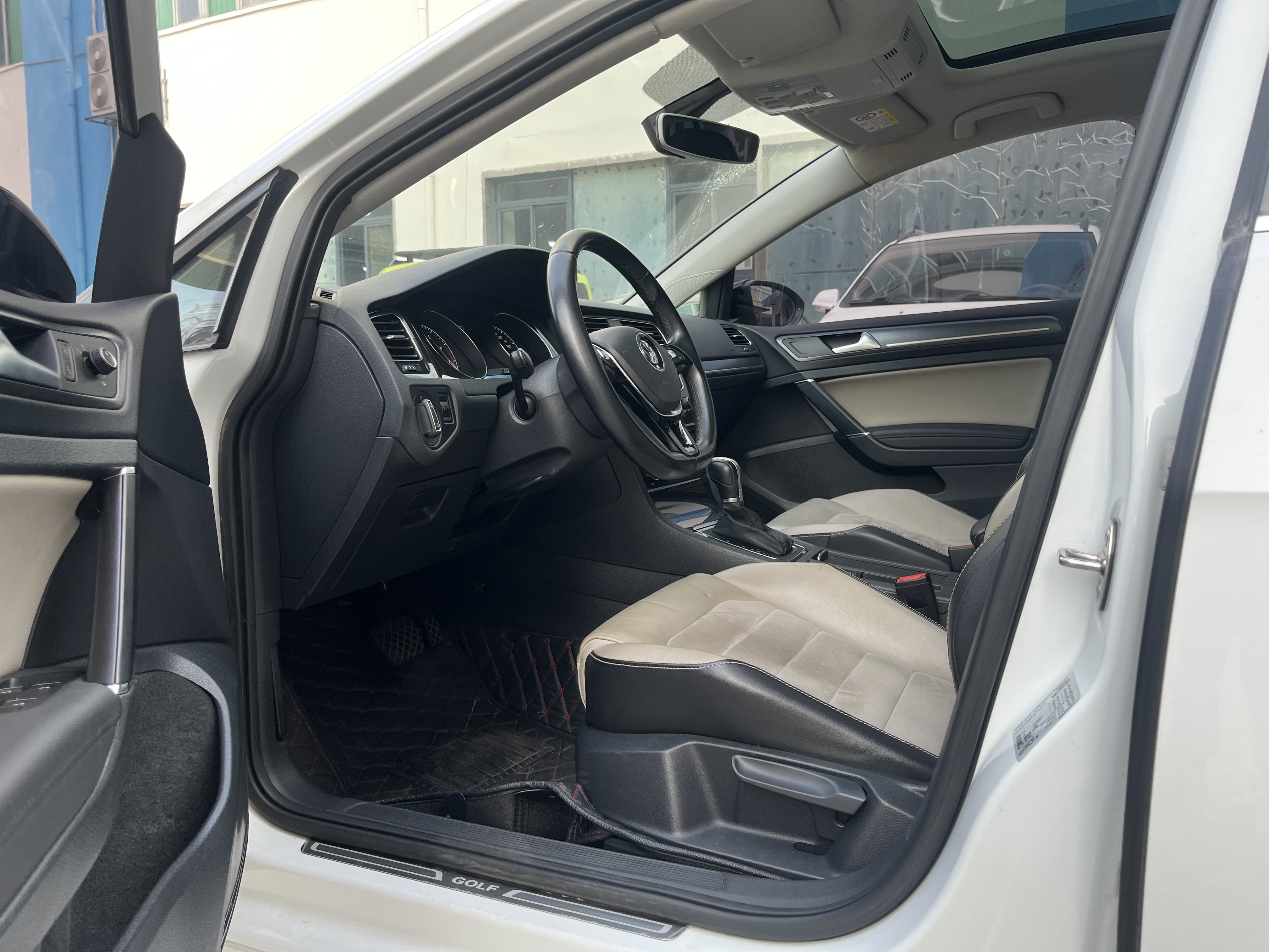 Volkswagen Golf 2017 car image #8