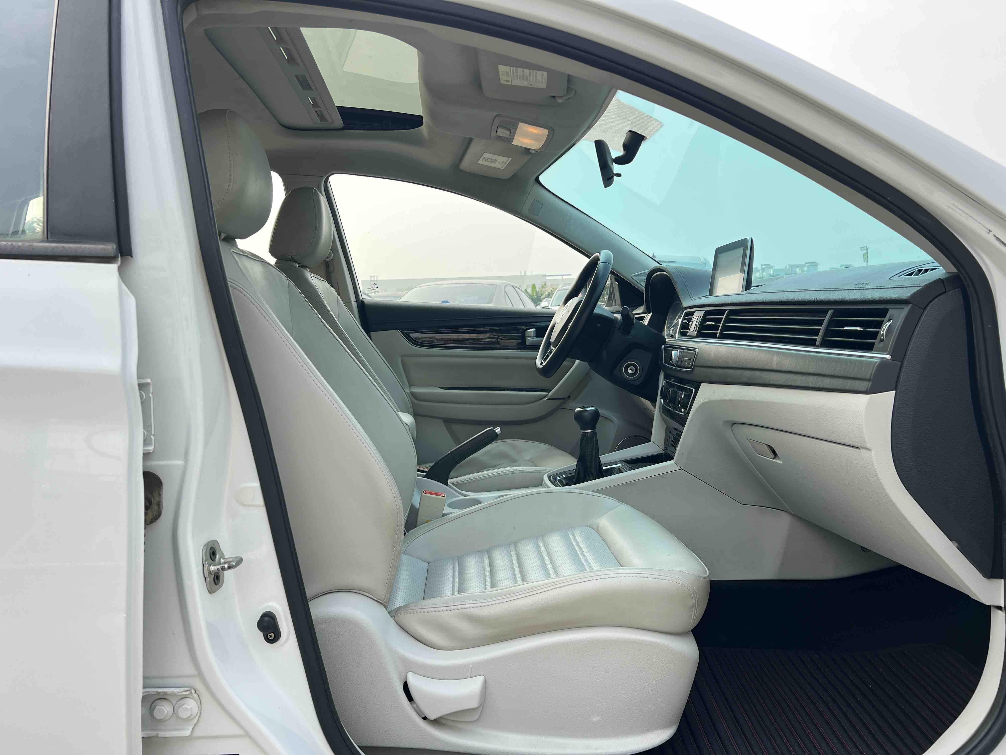 Forthing JOYEAR S50 2018 #8 Forthing JOYEAR S50 2018 immagine di auto #8