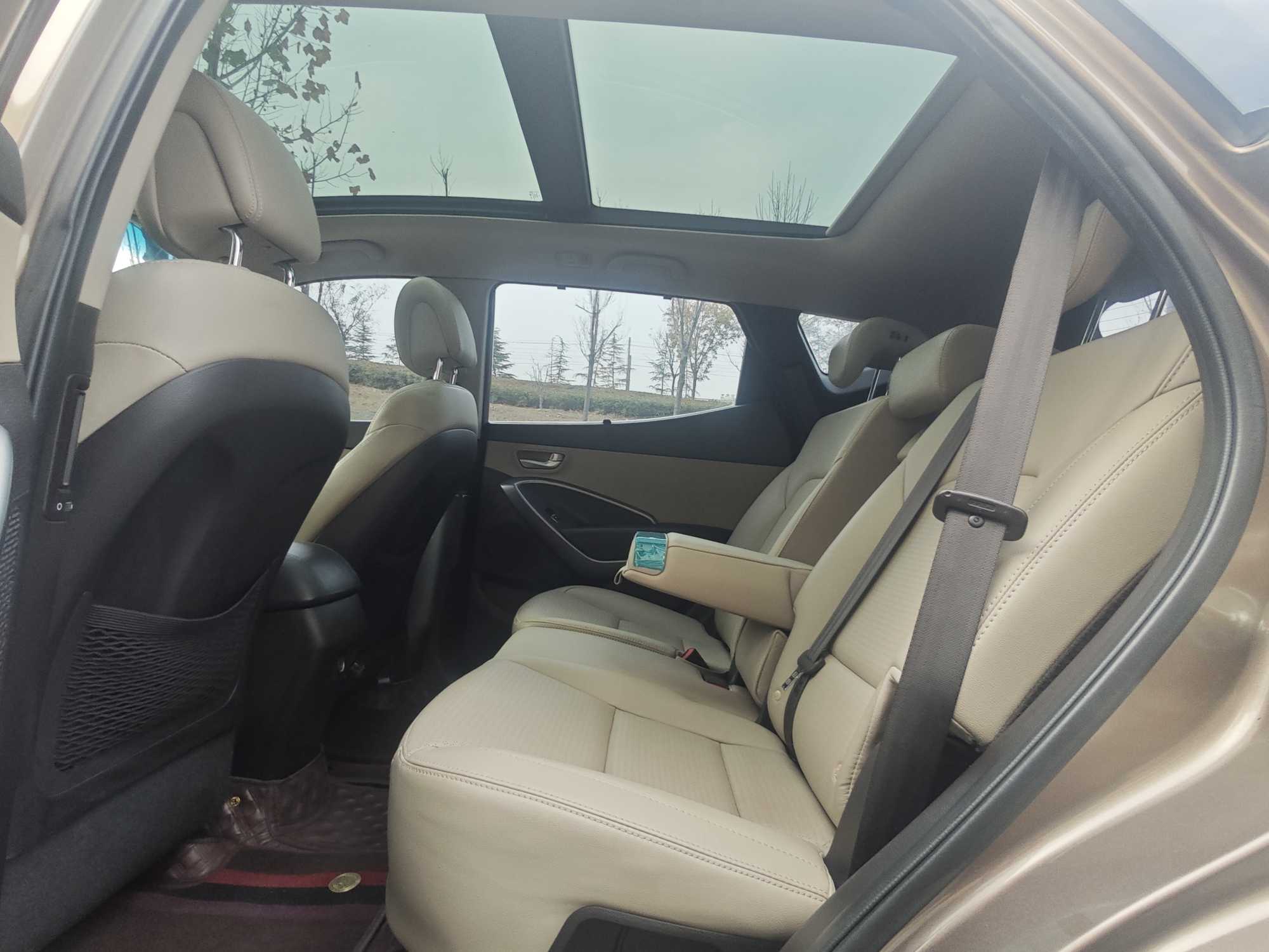 Hyundai Santa Fe 2014 car image #8