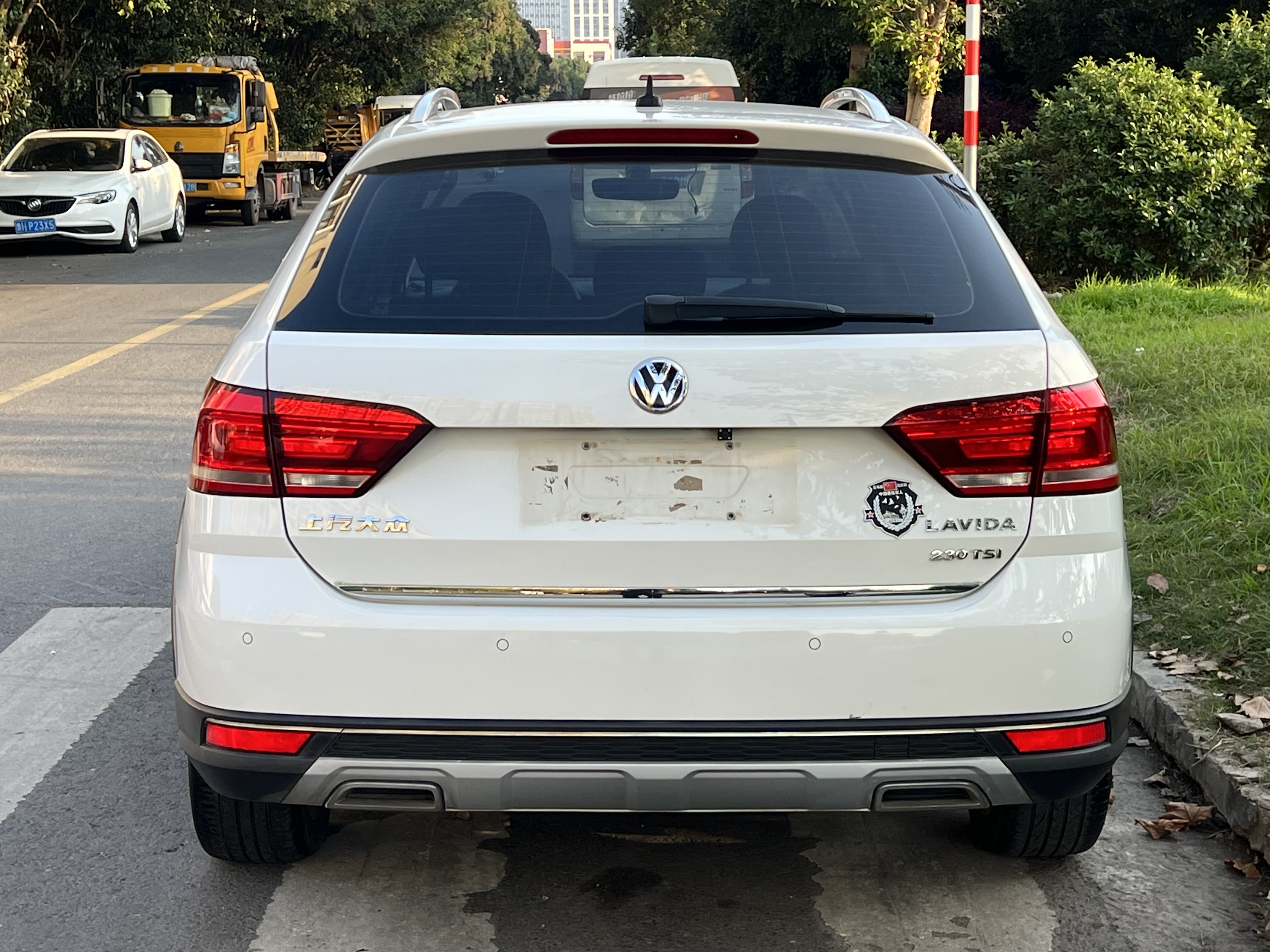 Volkswagen Cross Lavida 2018 immagine di auto #8