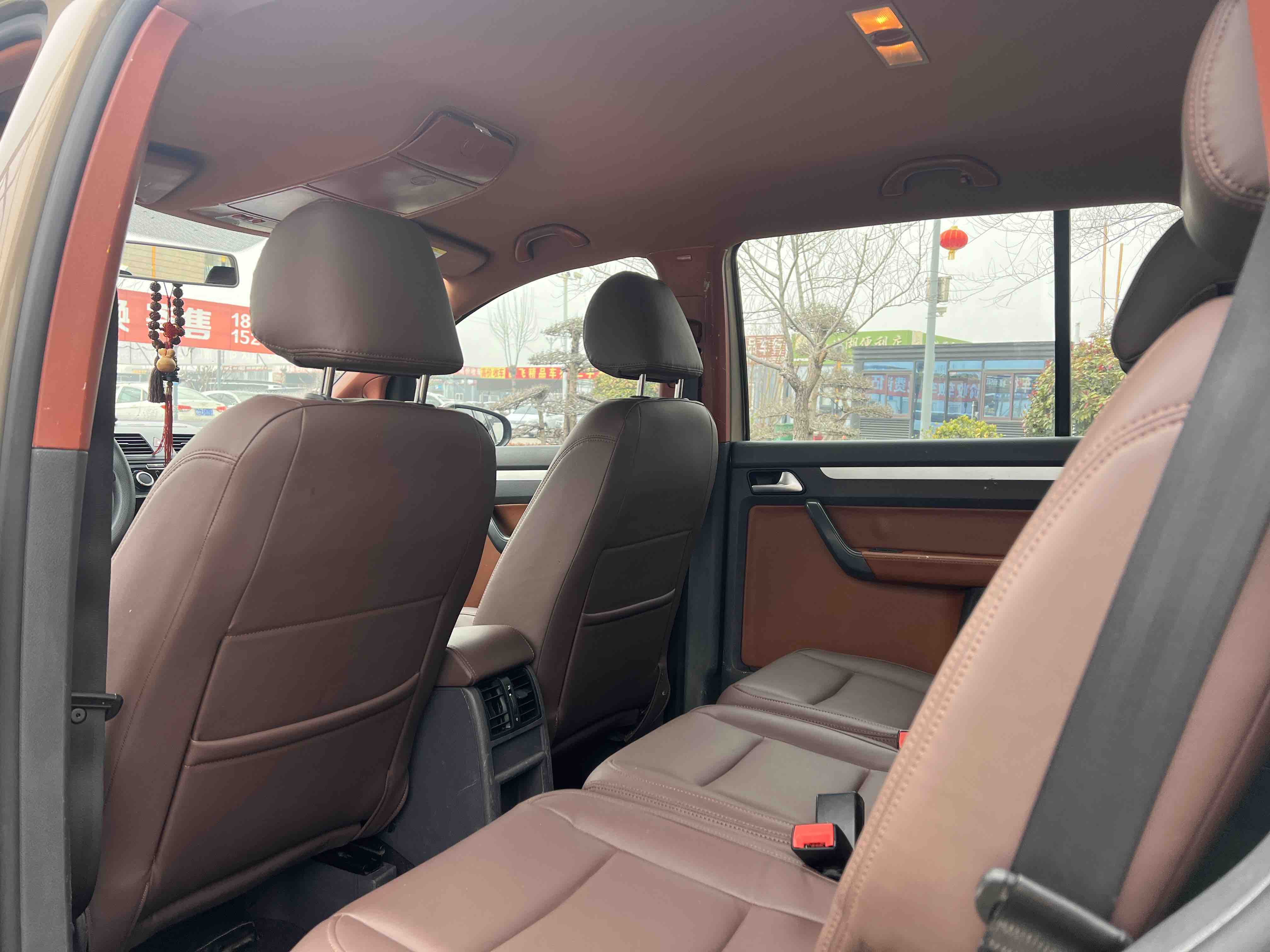 Volkswagen Touran 2015 car image #8