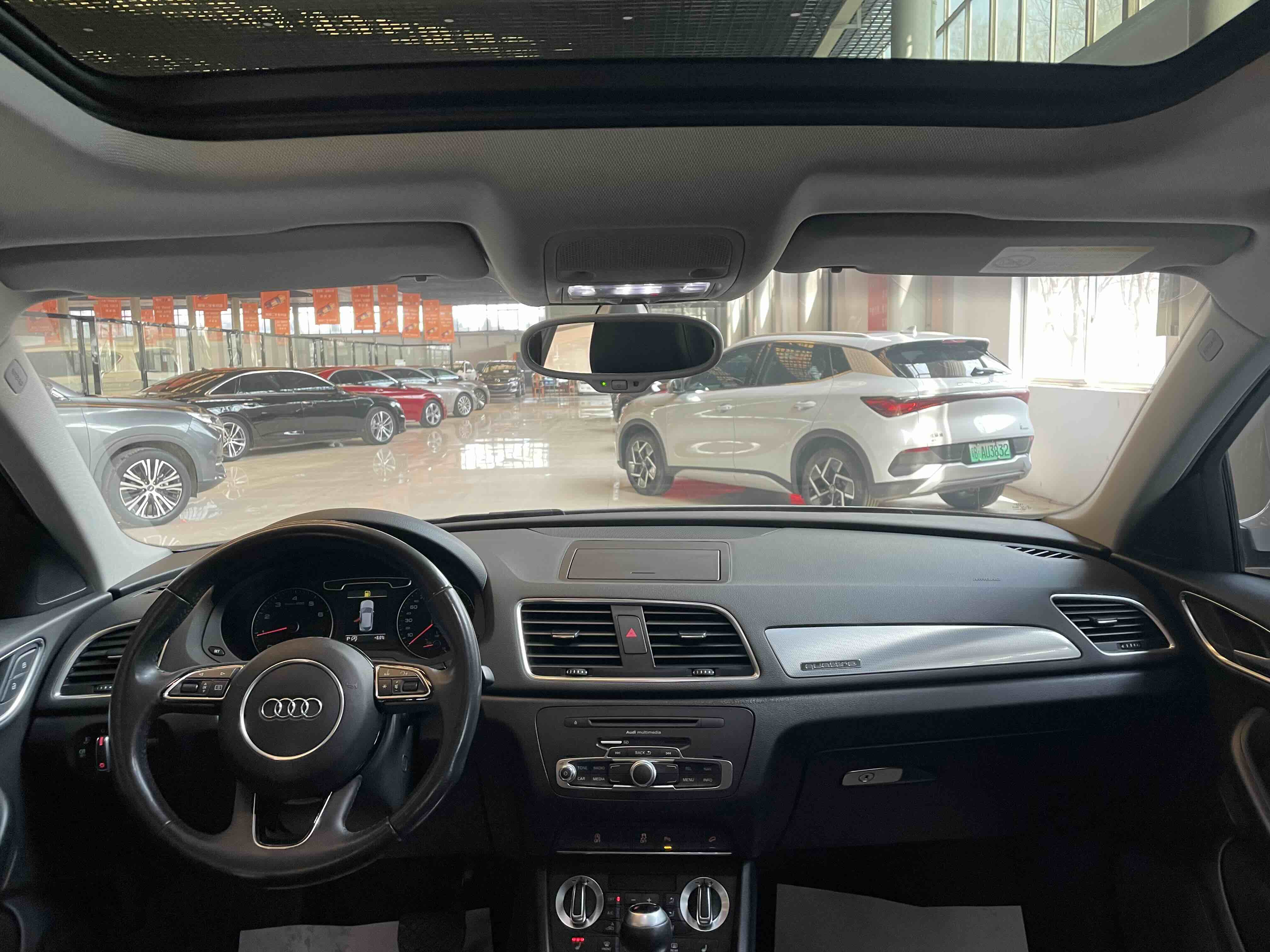 Audi Q3 2016 car image #8