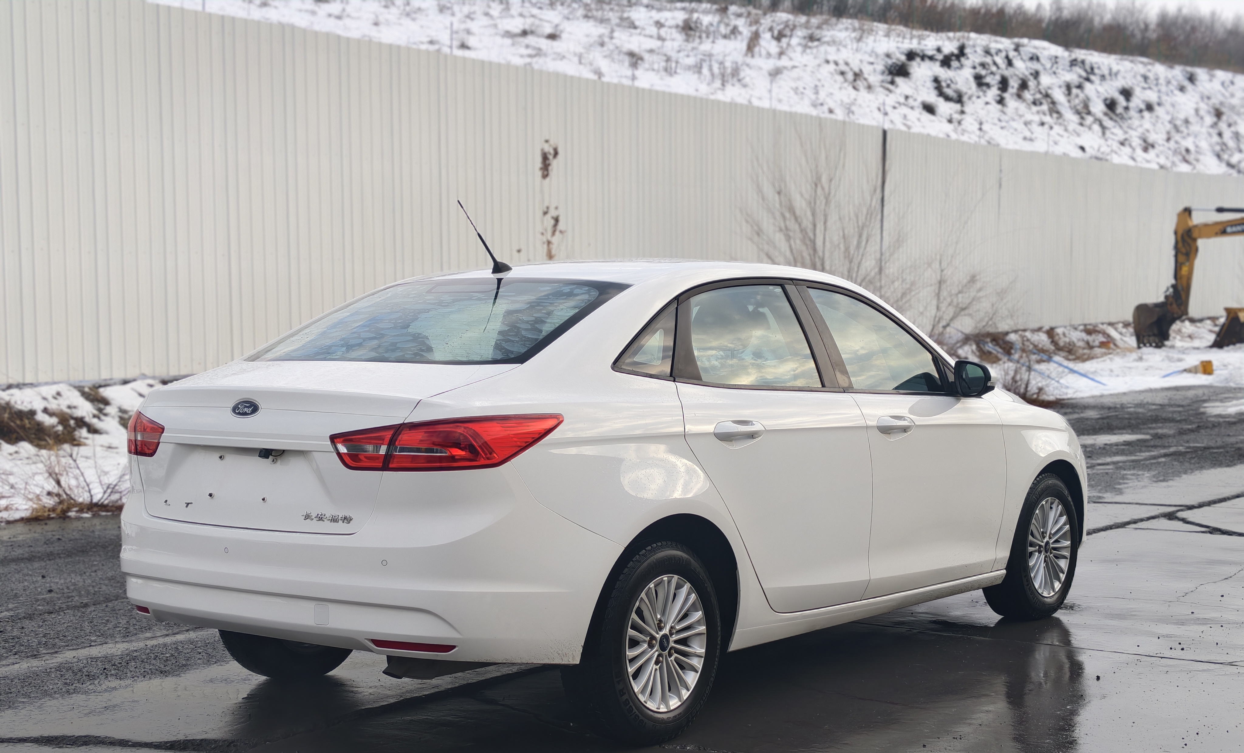 Ford Escort 2016 car image #8