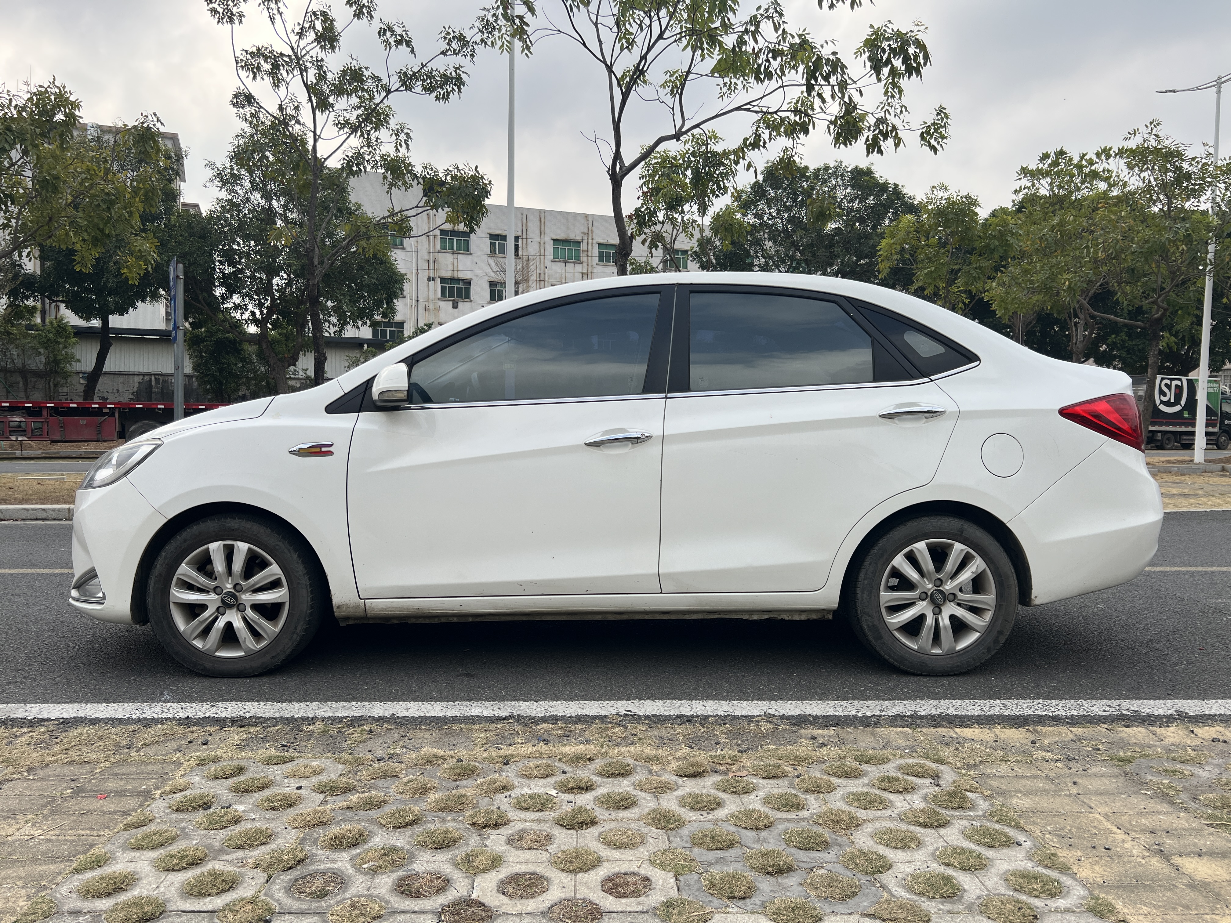 JAC 2017 imagem de carro #8