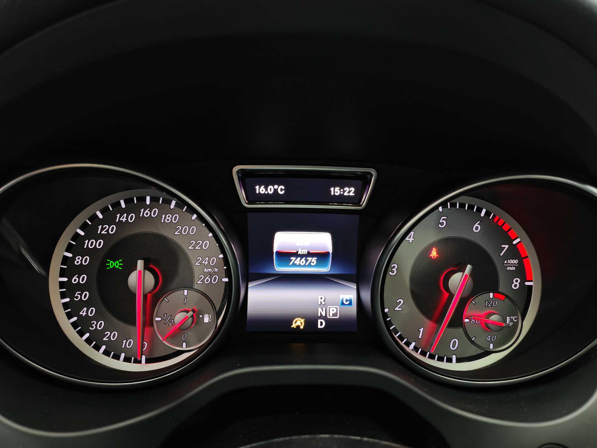 Mercedes-Benz GLA Class 2016 car image #8