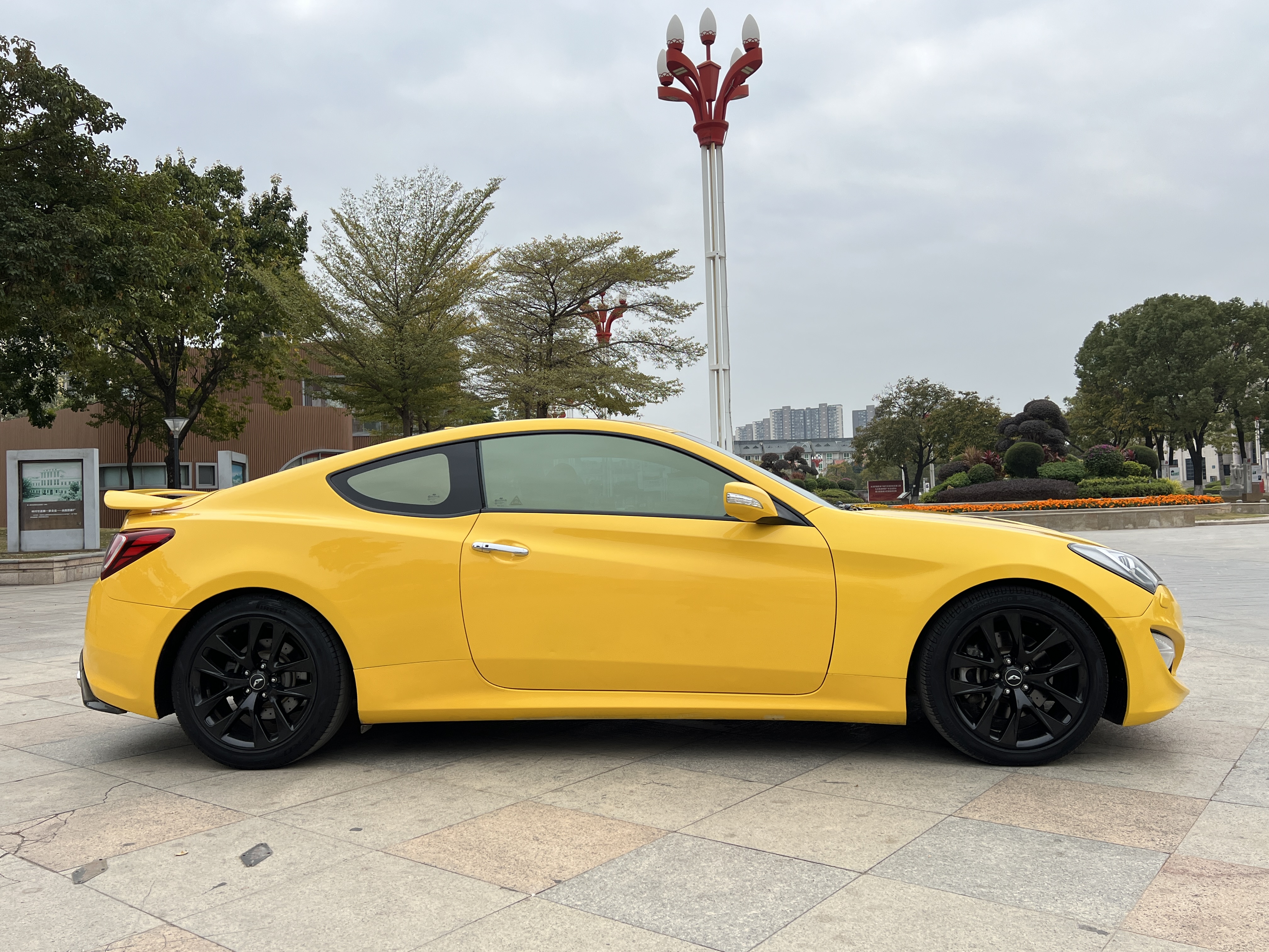 Hyundai Rohens-Coupe 2013 #8 Hyundai Rohens-Coupe 2013 car image #8