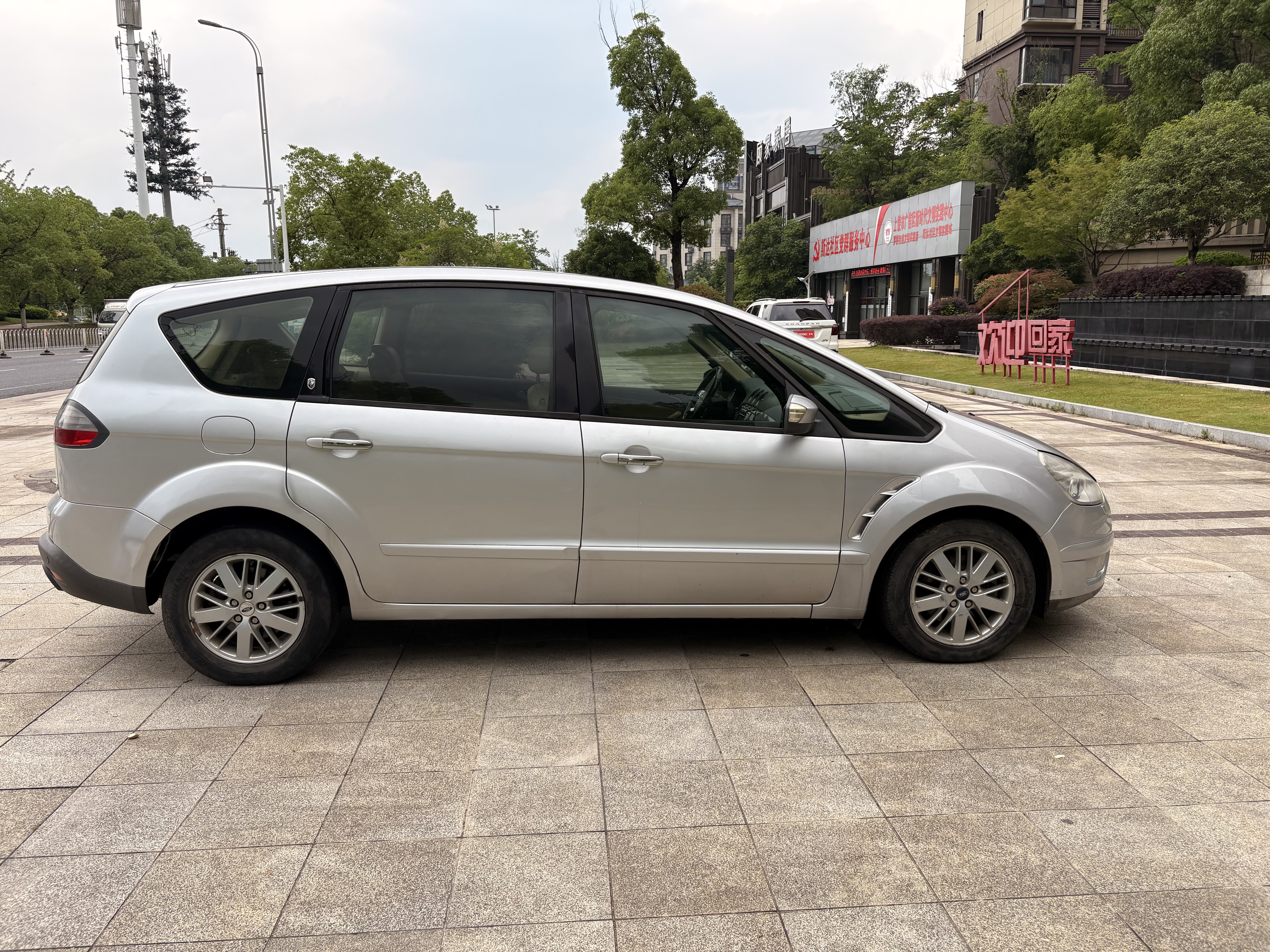 Ford S-MAX 2010 изображение автомобиля #8