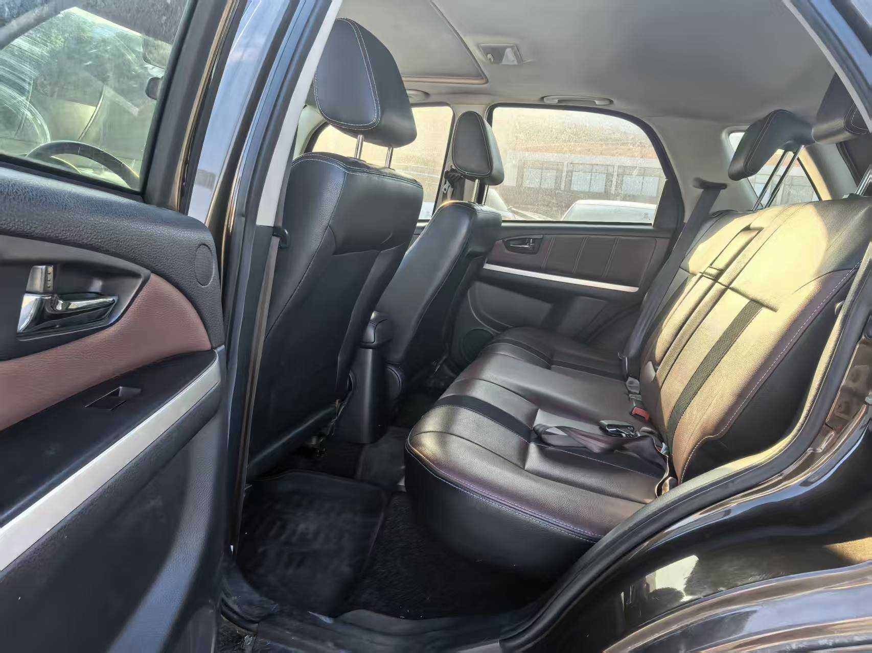 Suzuki SX4 Sedan 2012 image de voiture #8