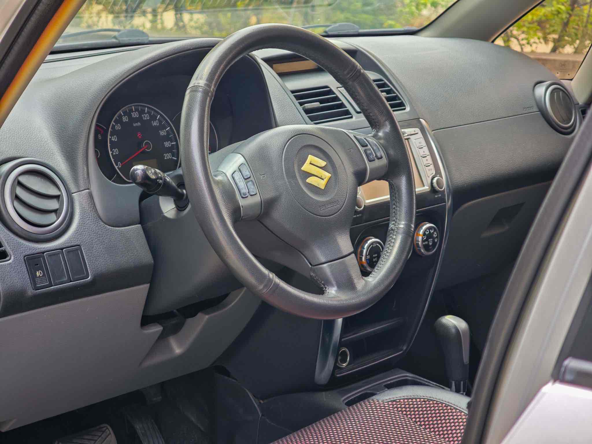 Suzuki SX4 Sedan 2010 imagem de carro #8