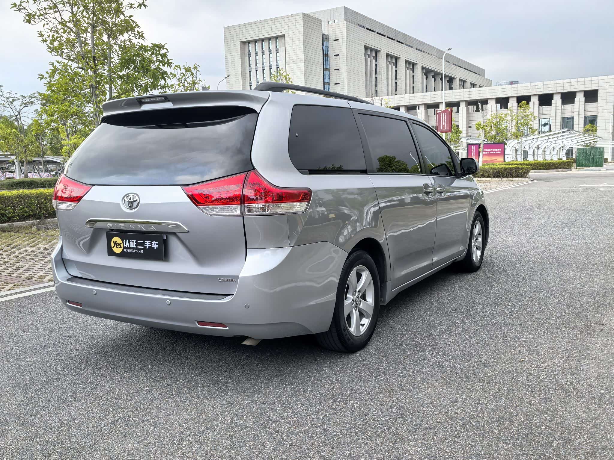 Toyota SIENNA 2011 car image #8