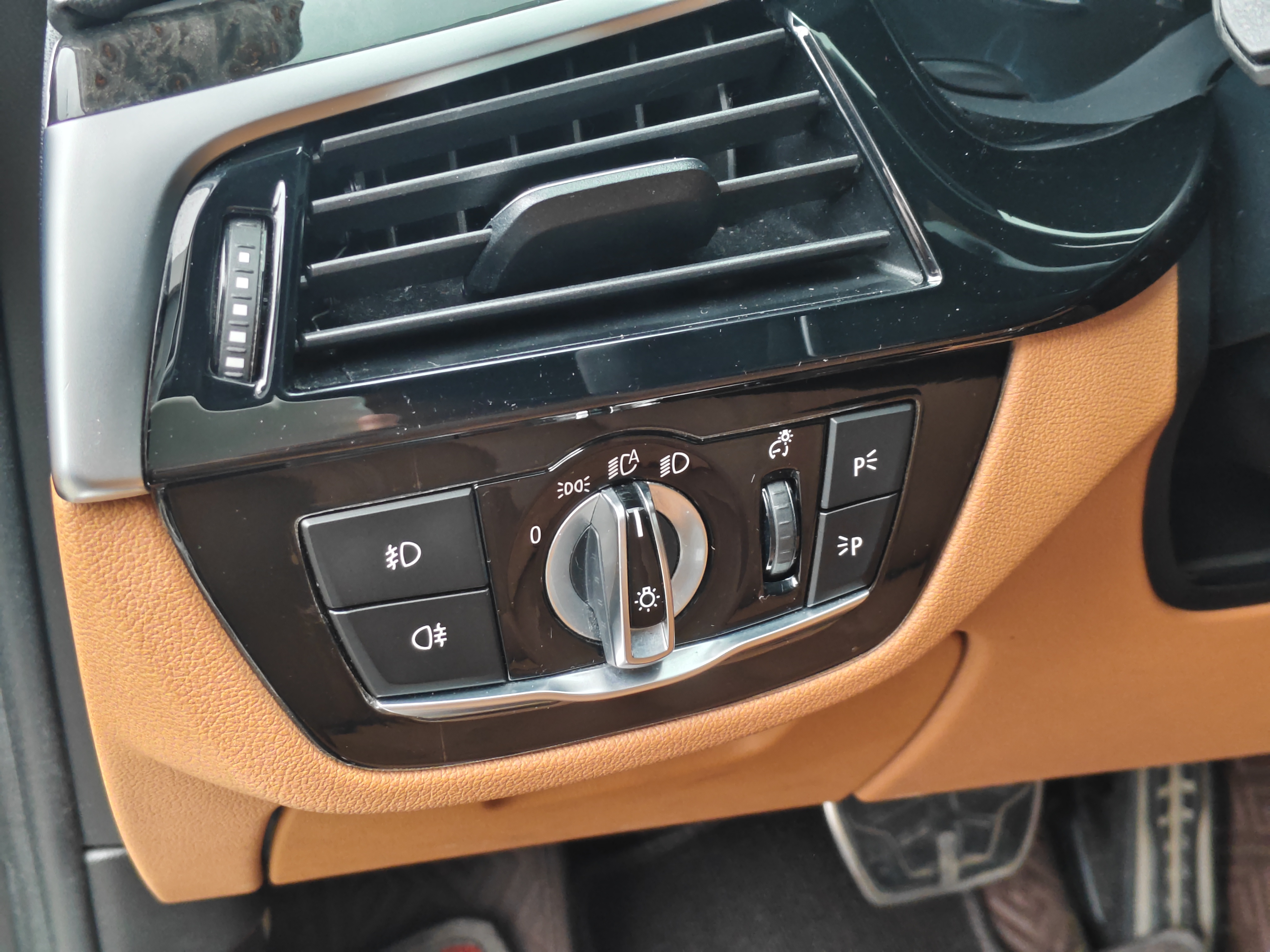 BMW 5 Series 2018 immagine di auto #8