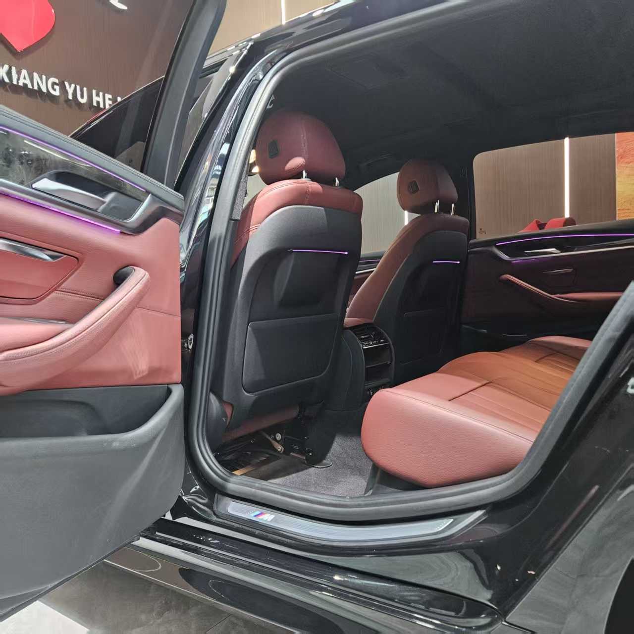 BMW 5 Series 2018 immagine di auto #8