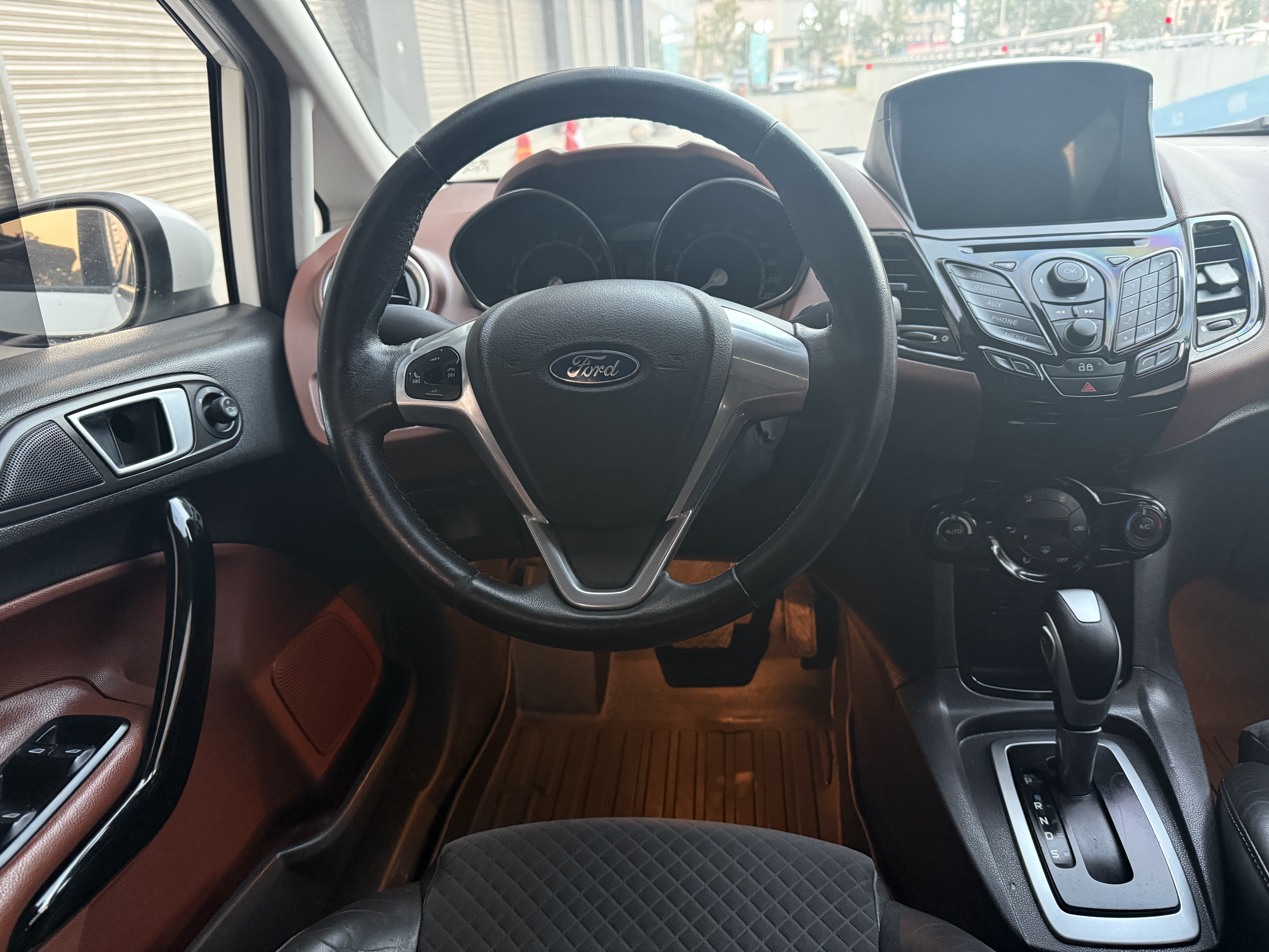 Ford Fiesta 2014 car image #8