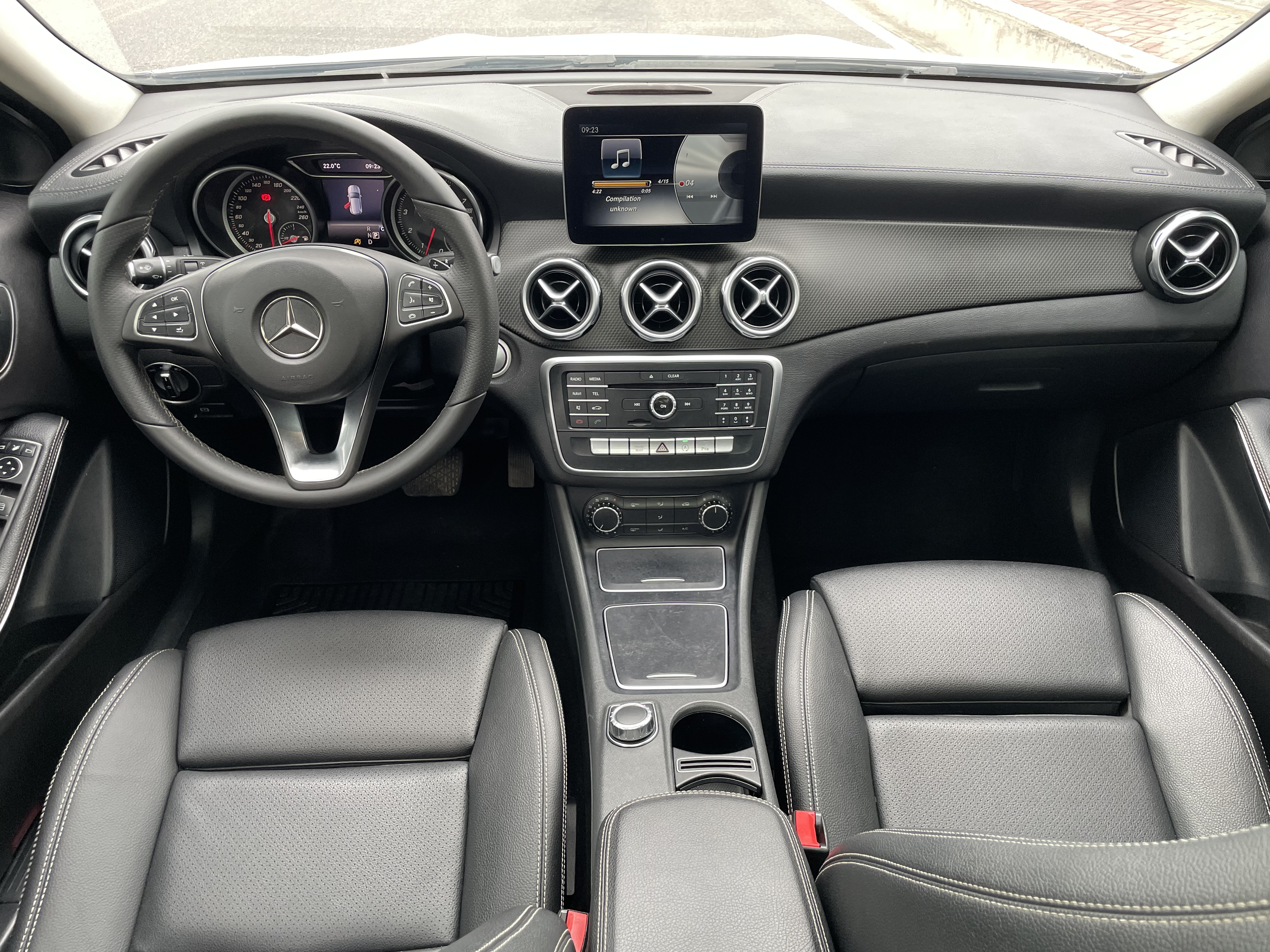 Mercedes-Benz GLA Class 2017 car image #8