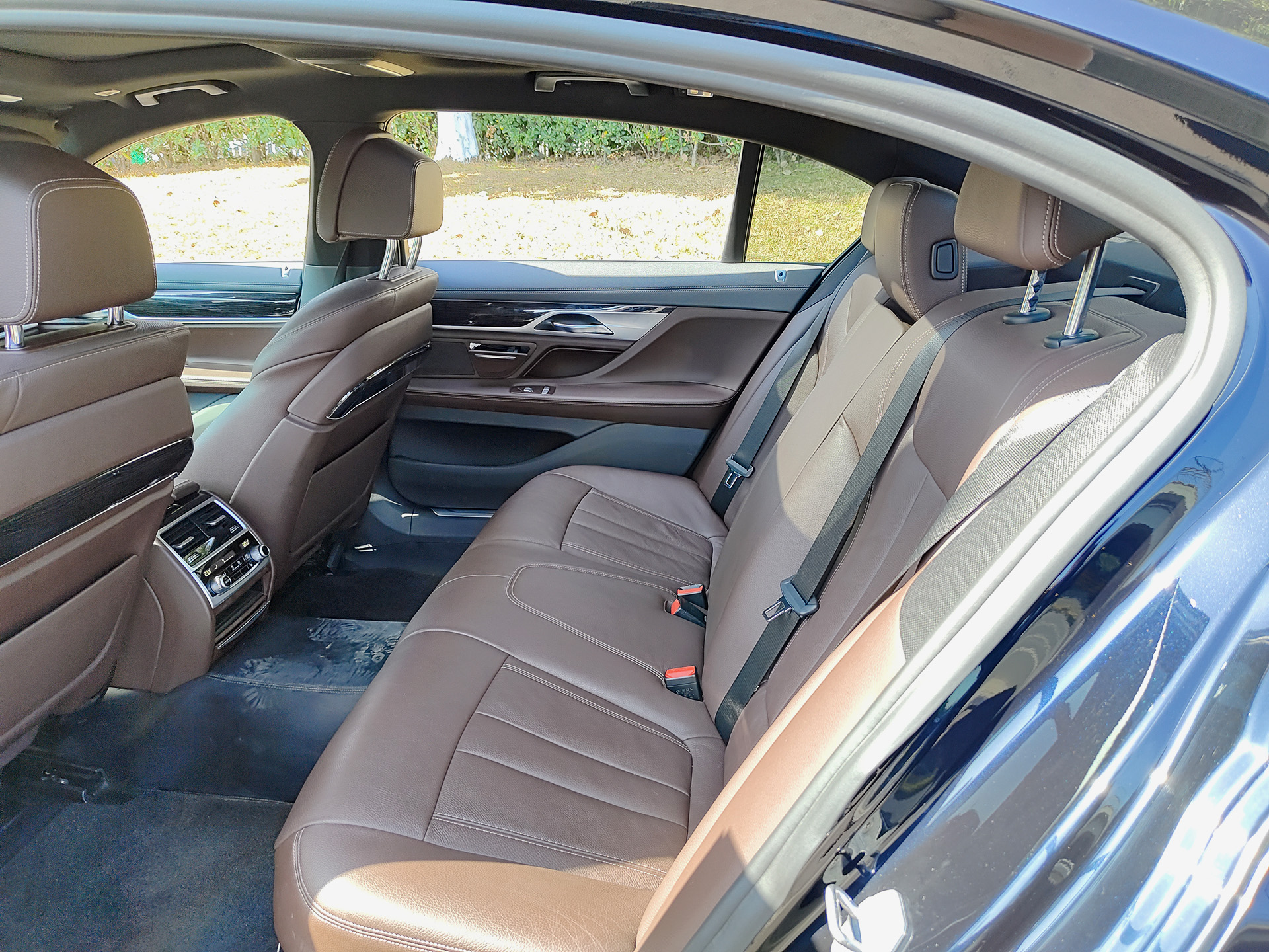 BMW 7 Series 2018 car image #8