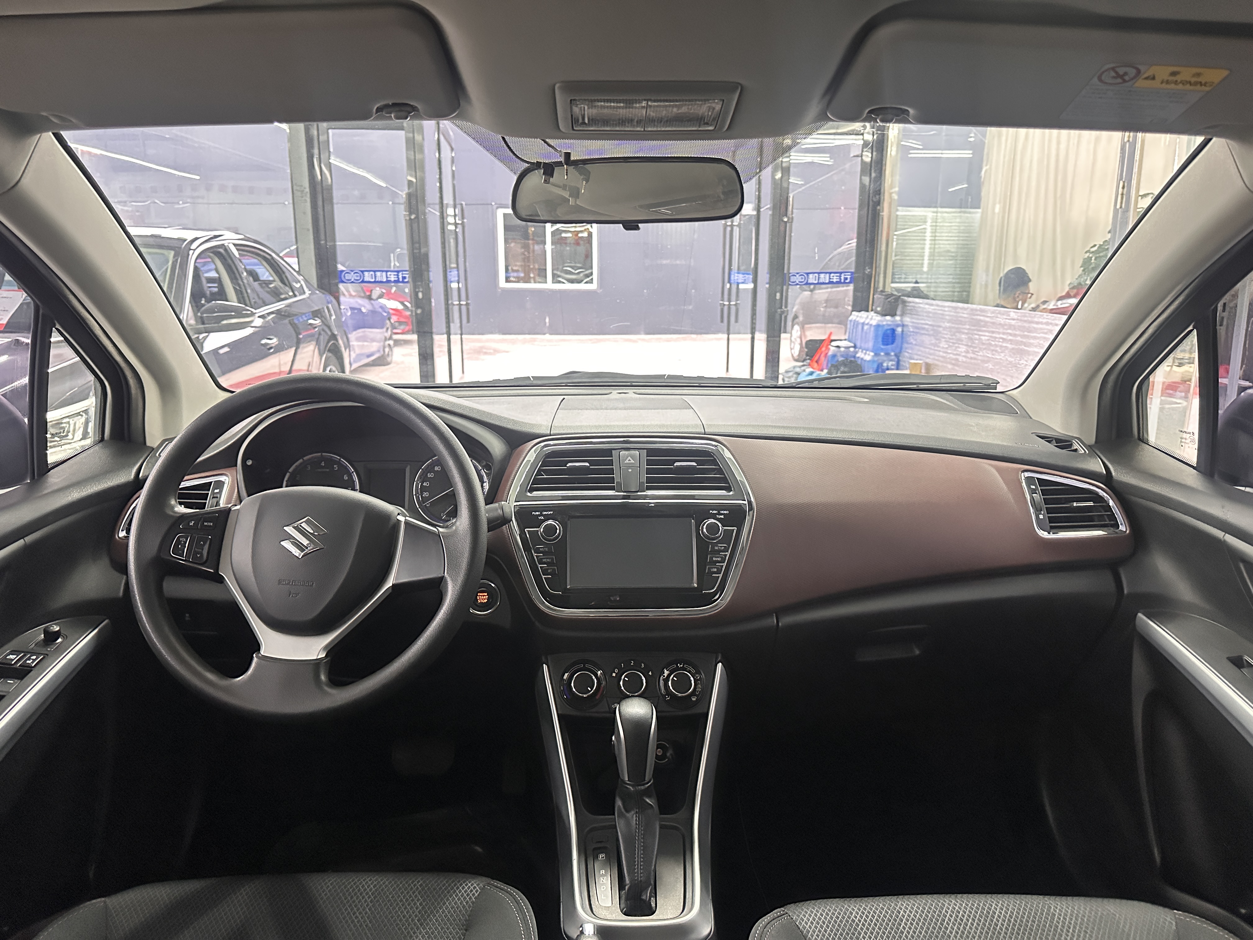 Suzuki SX4 S-CROSS 2019 image de voiture #8