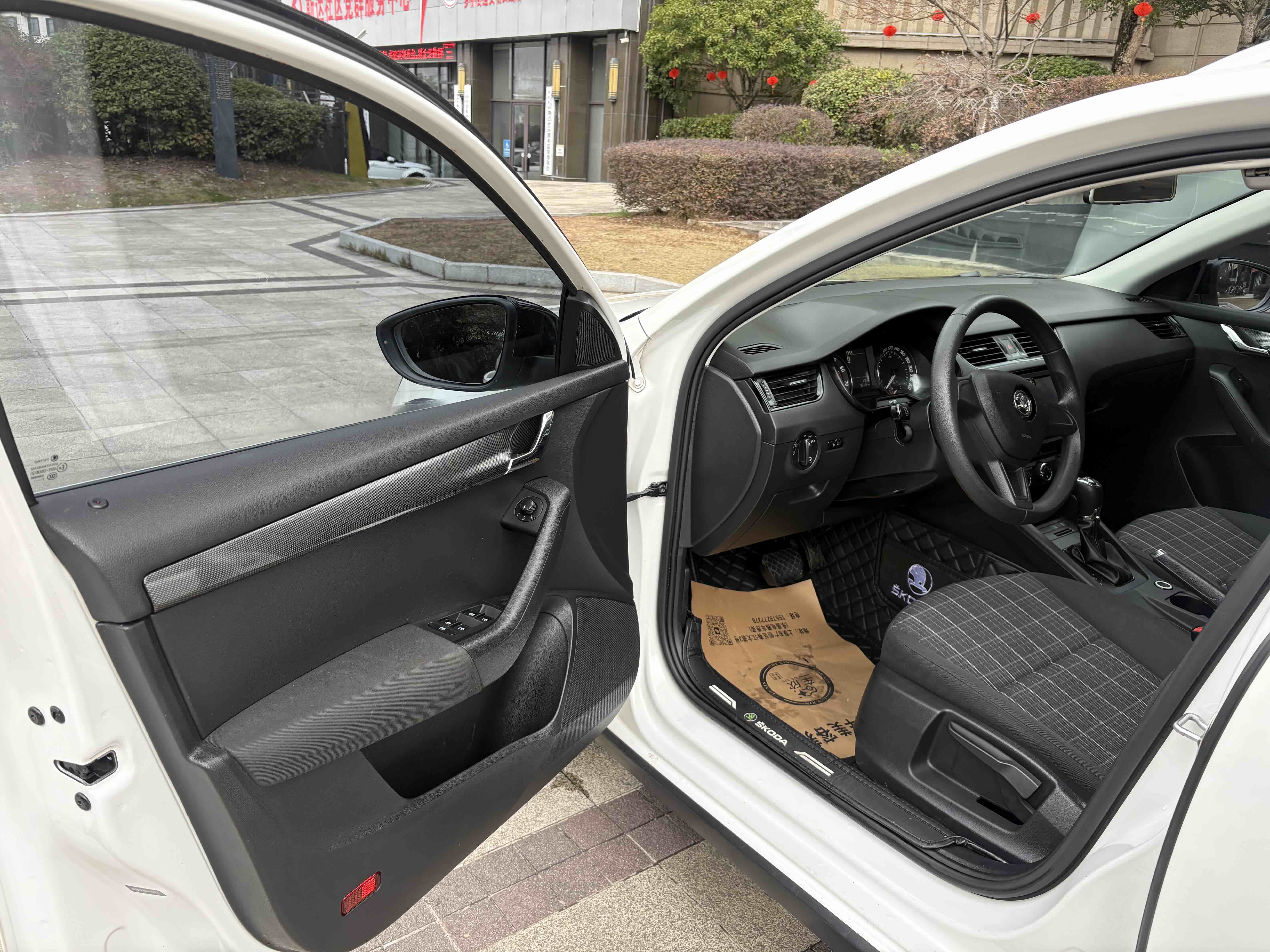 Skoda Octavia 2017 car image #8