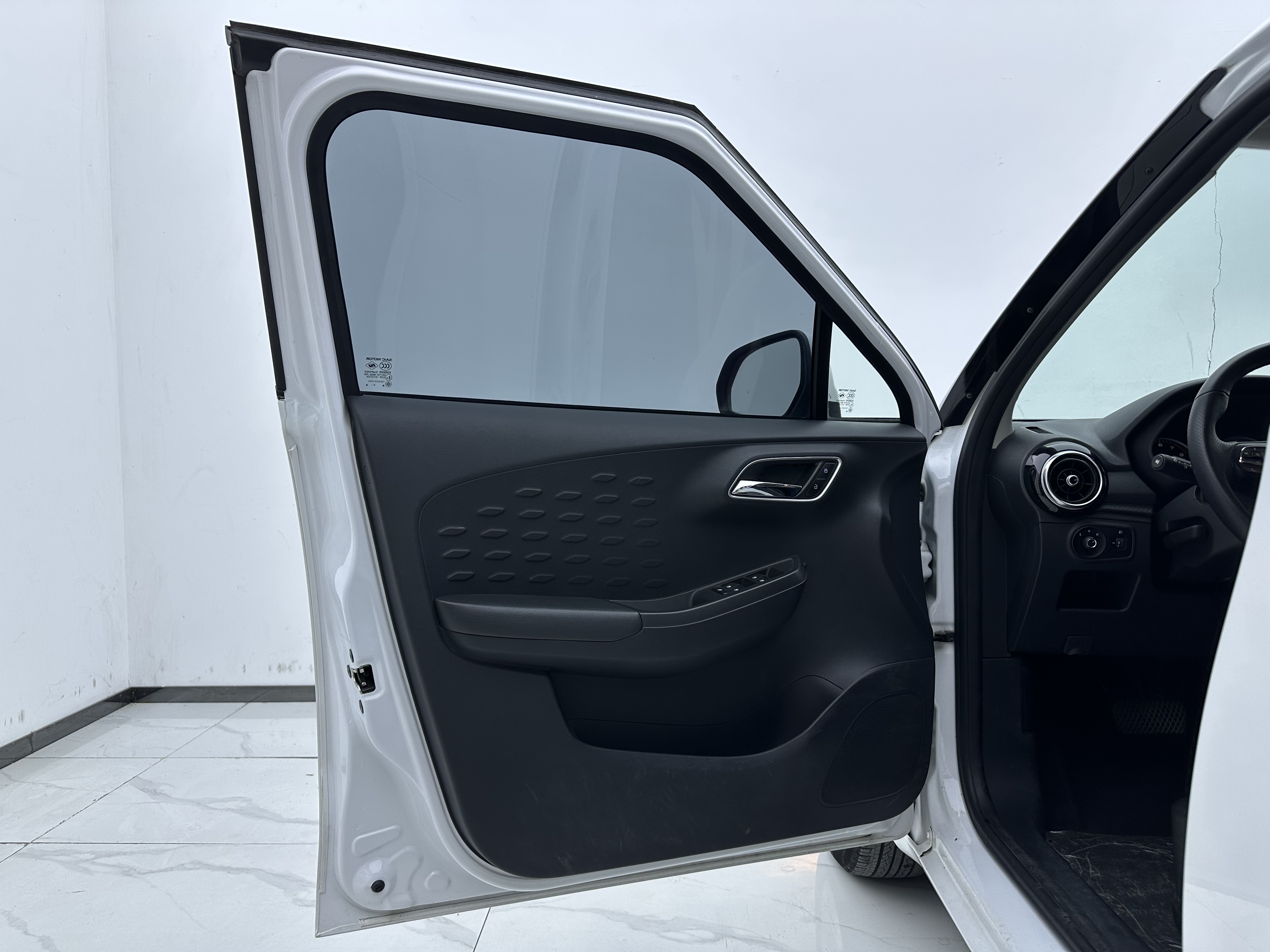 MG 3 2019 car image #8
