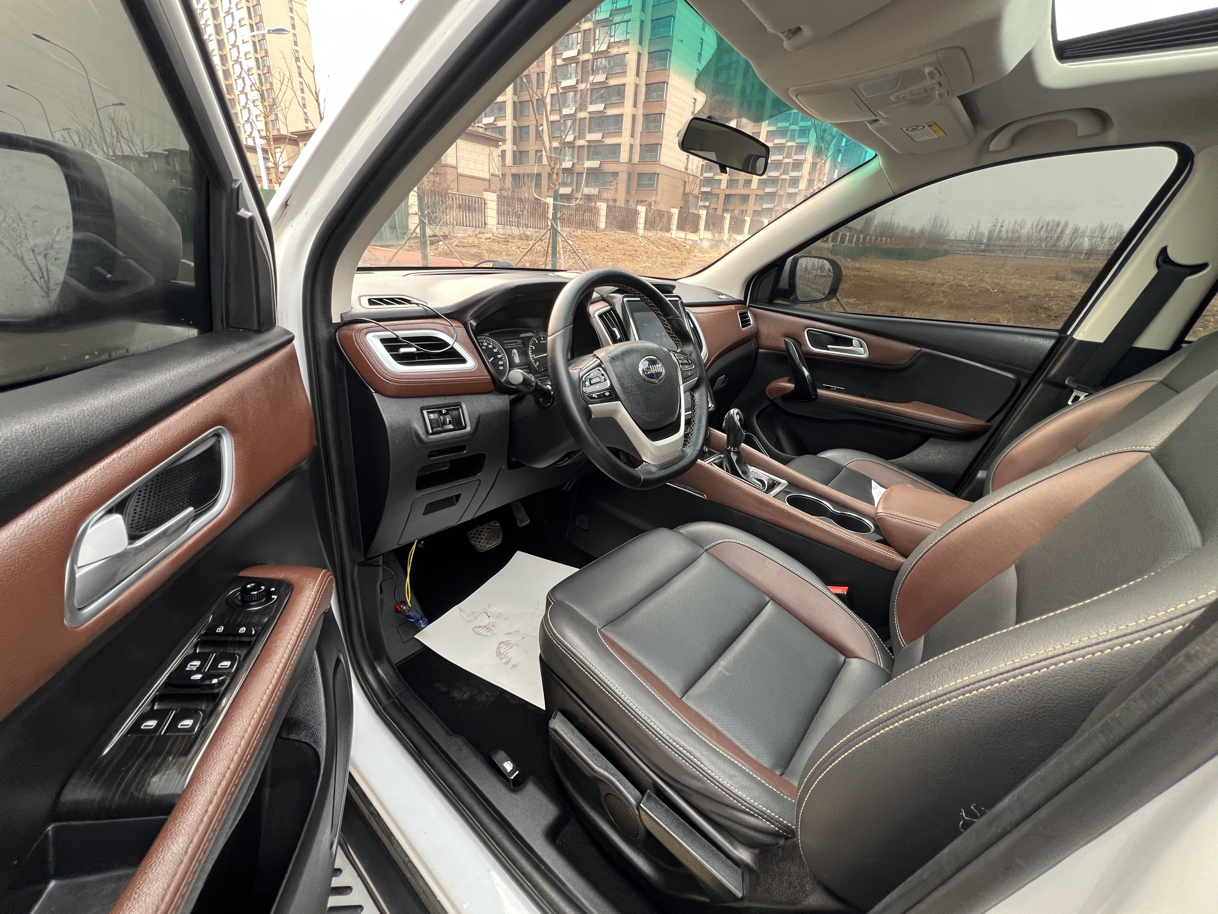 SWM X7 2017 car image #8