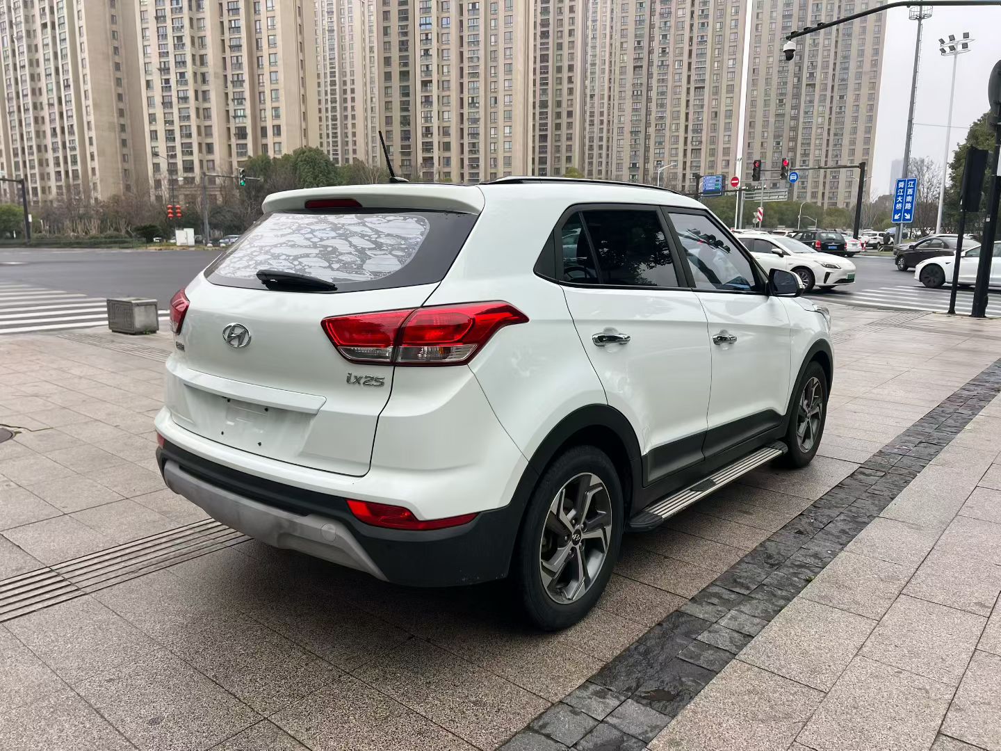 Hyundai ix25 2018 car image #8