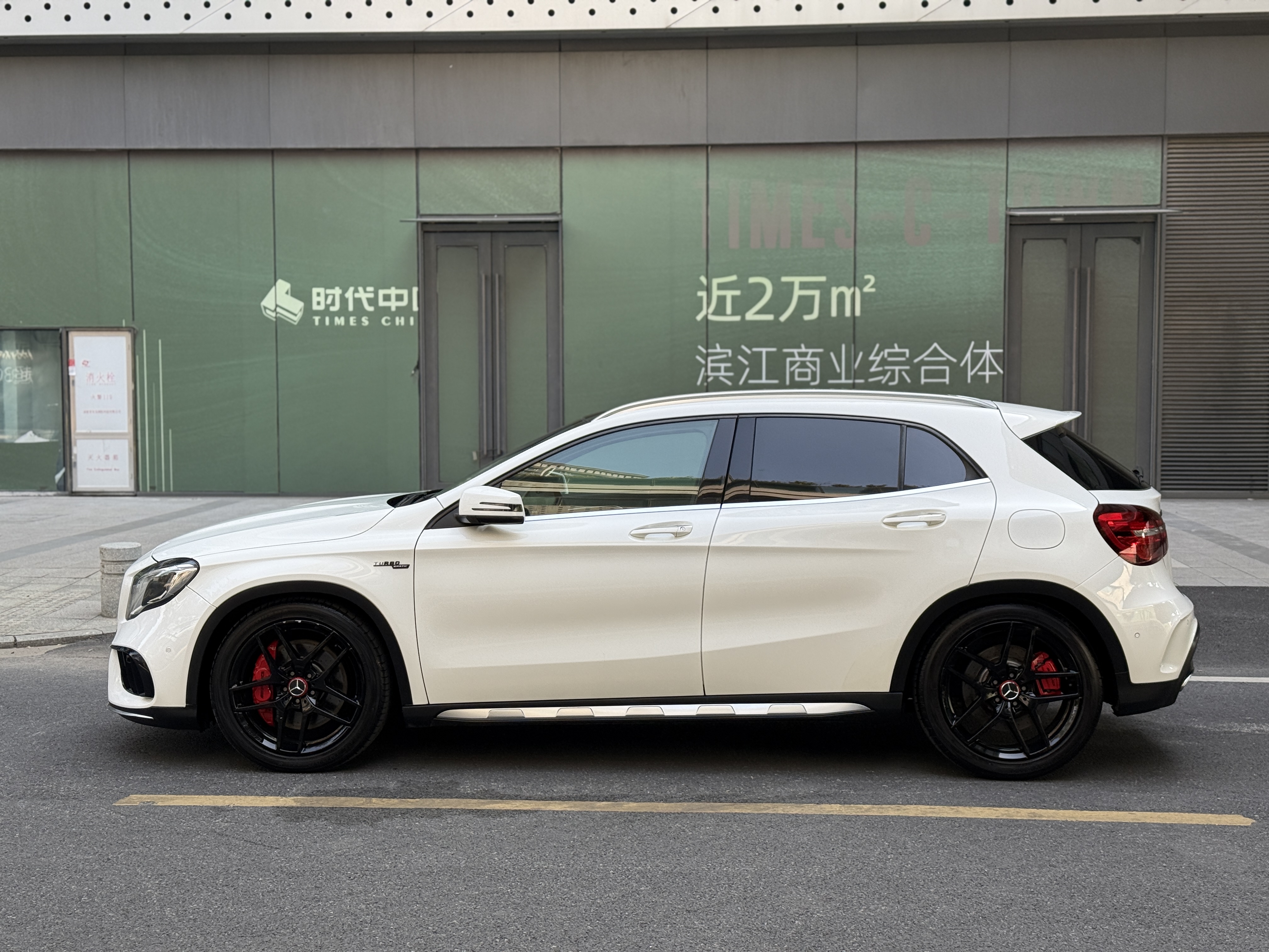 Mercedes-Benz GLA AMG 2019 immagine di auto #8