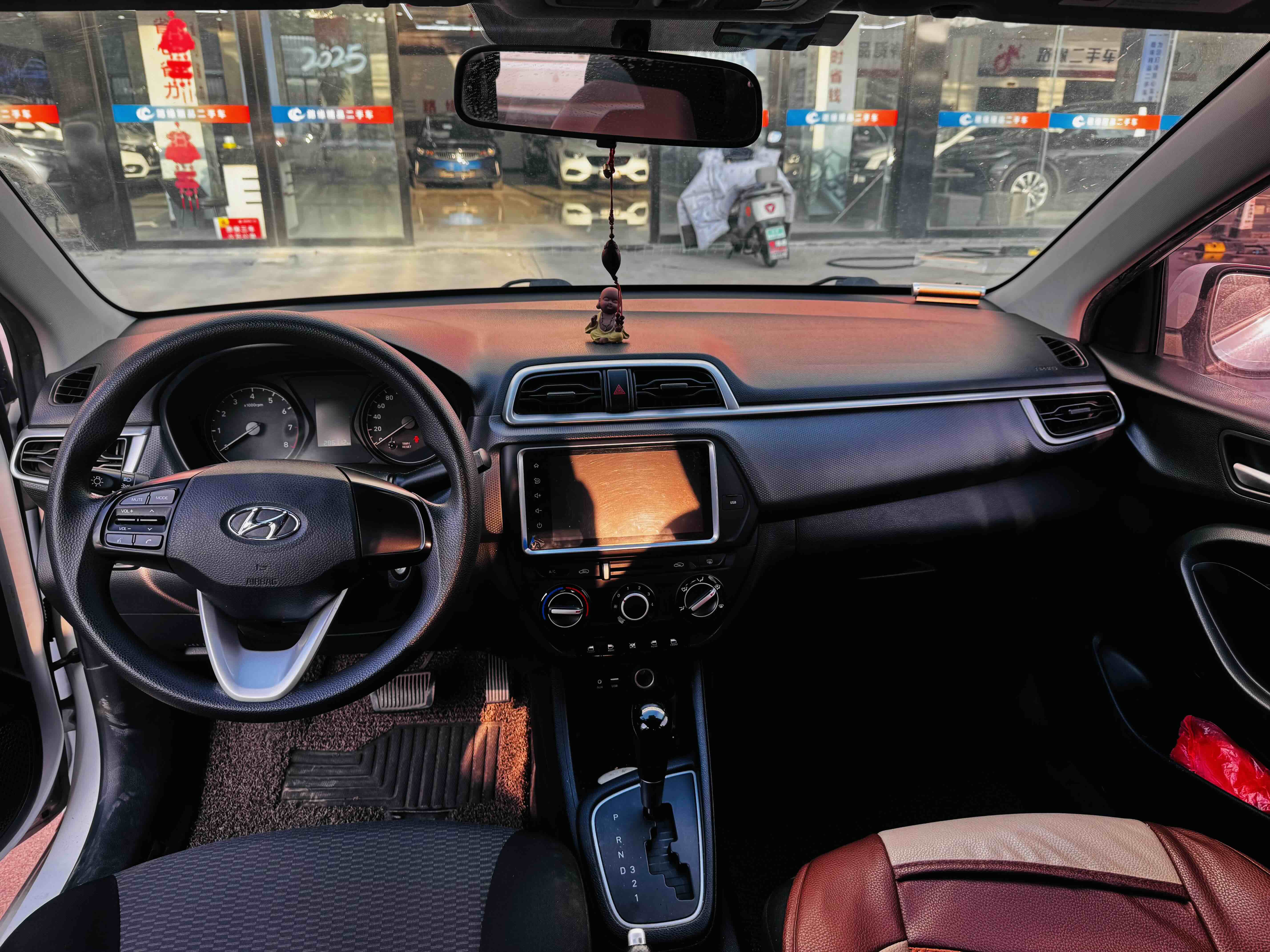 Hyundai Reina 2018 car image #8