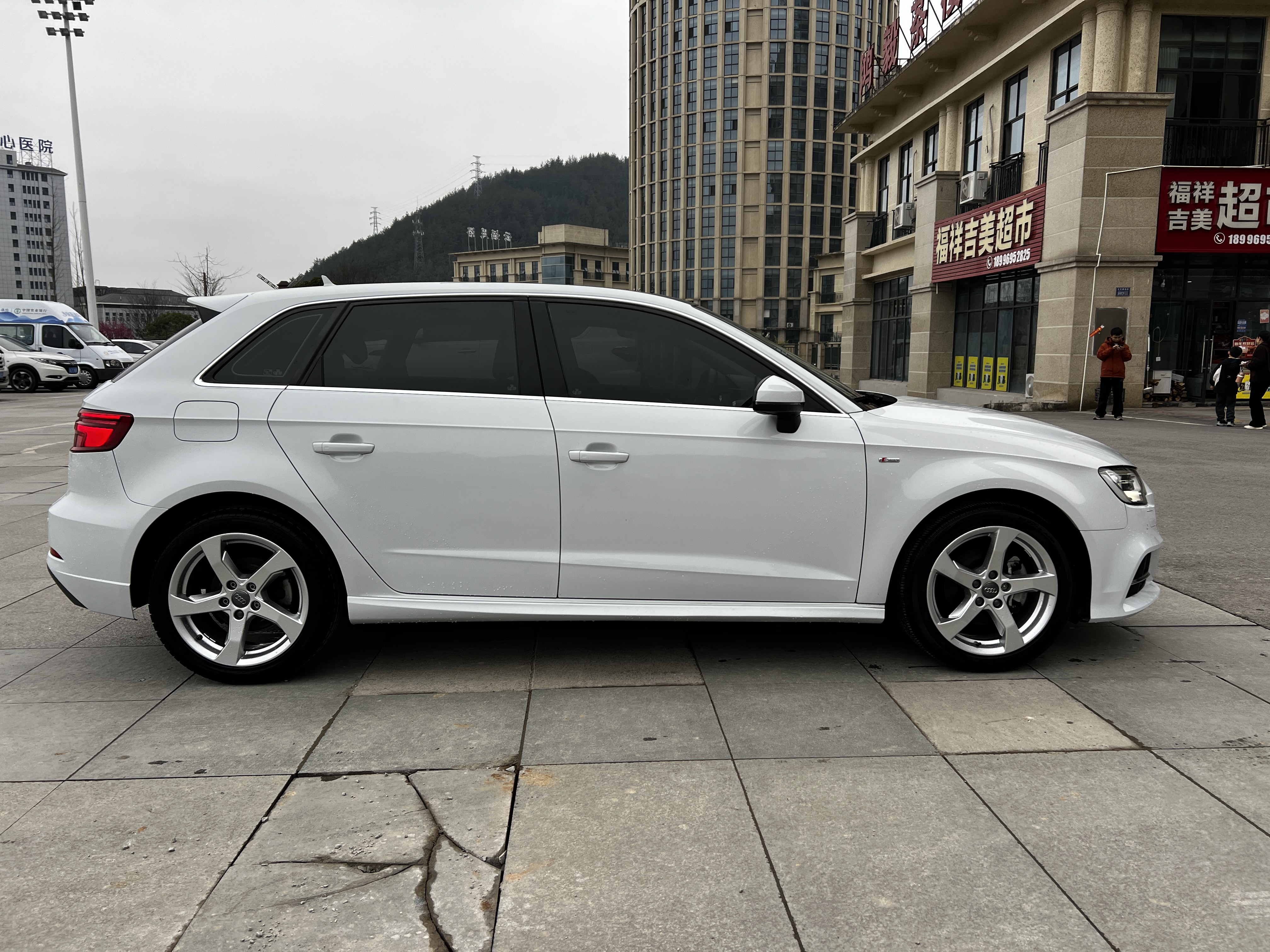 Audi A3 2018 car image #8