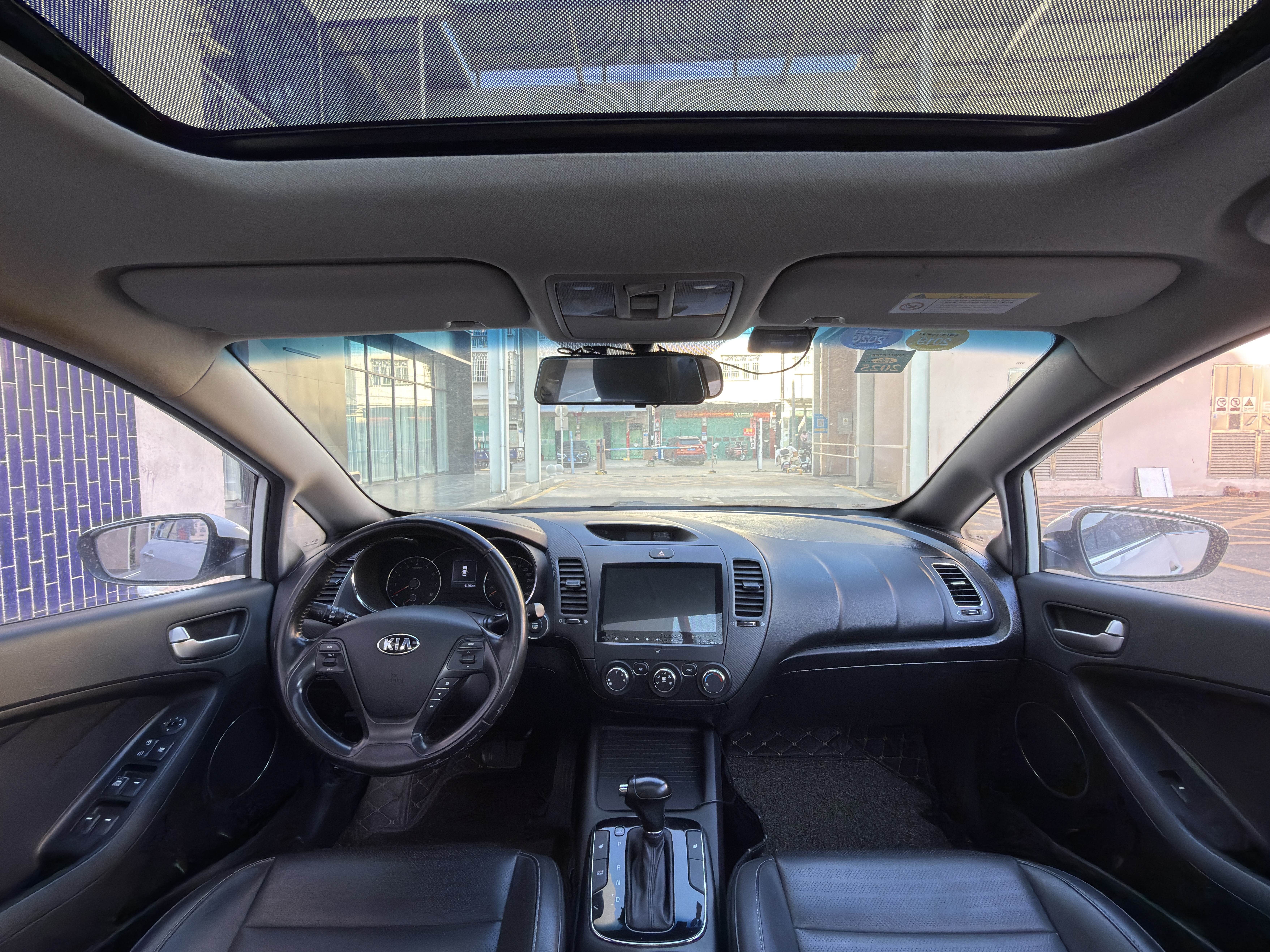 Kia K3 2017 car image #8