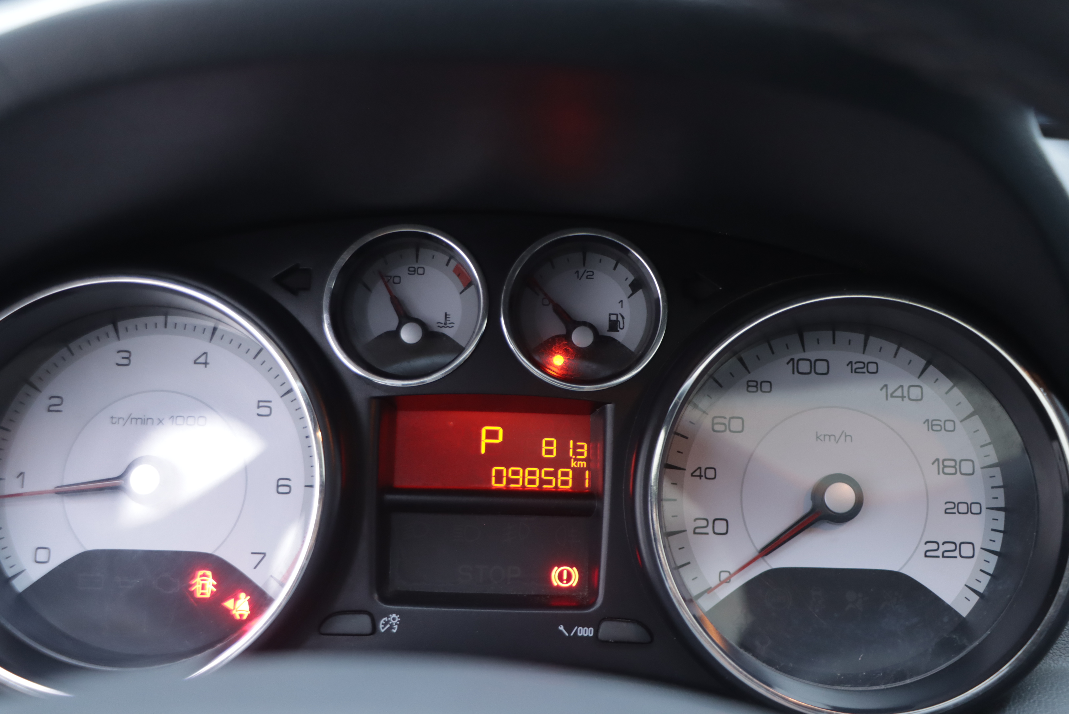 Peugeot 308 2015 car image #8