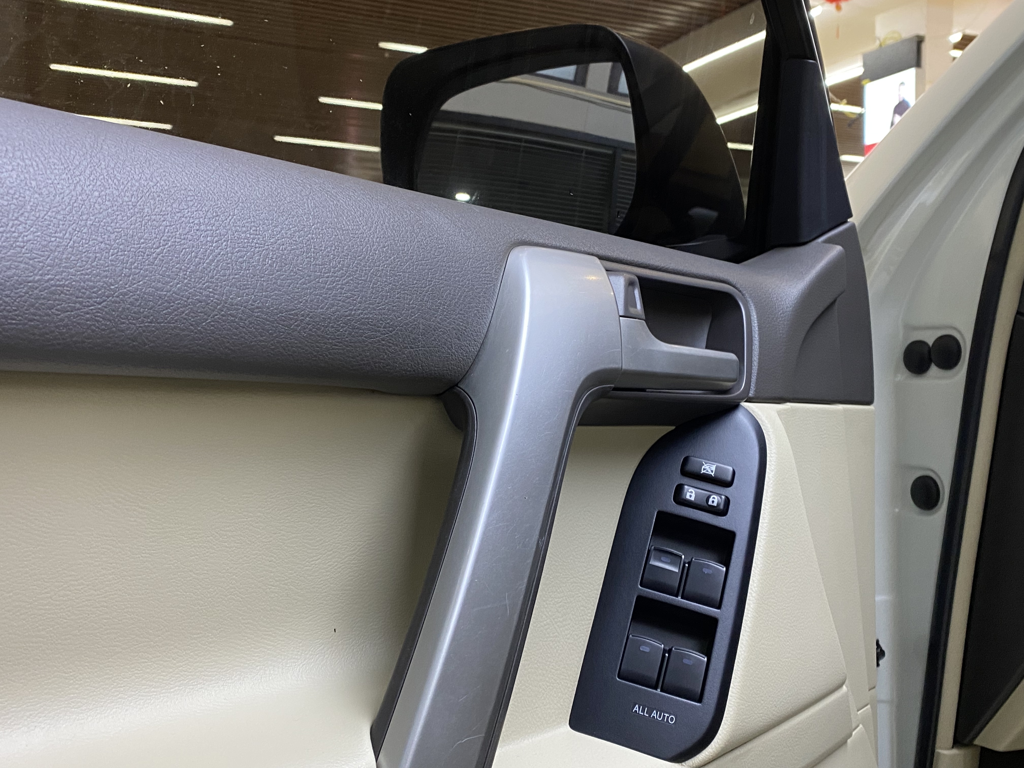 Toyota Land Cruiser Prado 2018 car image #8