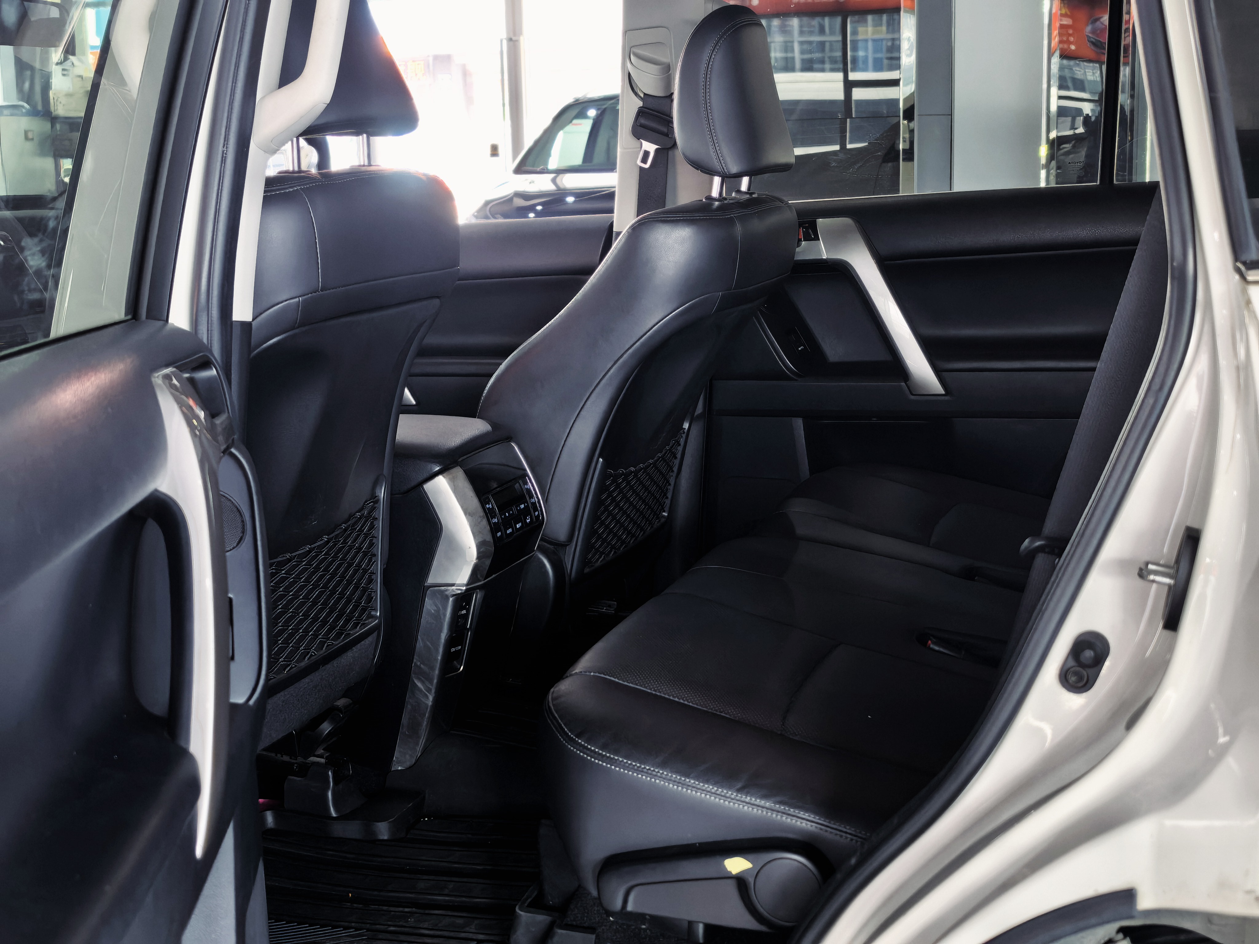 Toyota Land Cruiser Prado 2018 immagine di auto #8