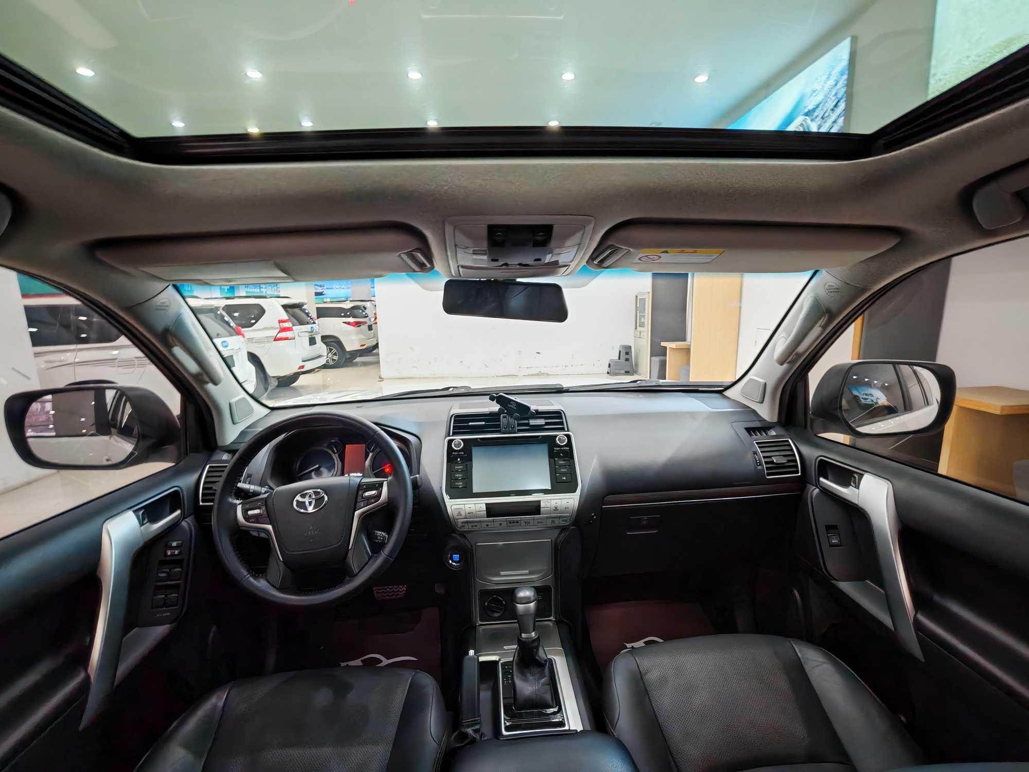 Toyota Land Cruiser Prado 2018 #8 Toyota Land Cruiser Prado 2018 car image #8