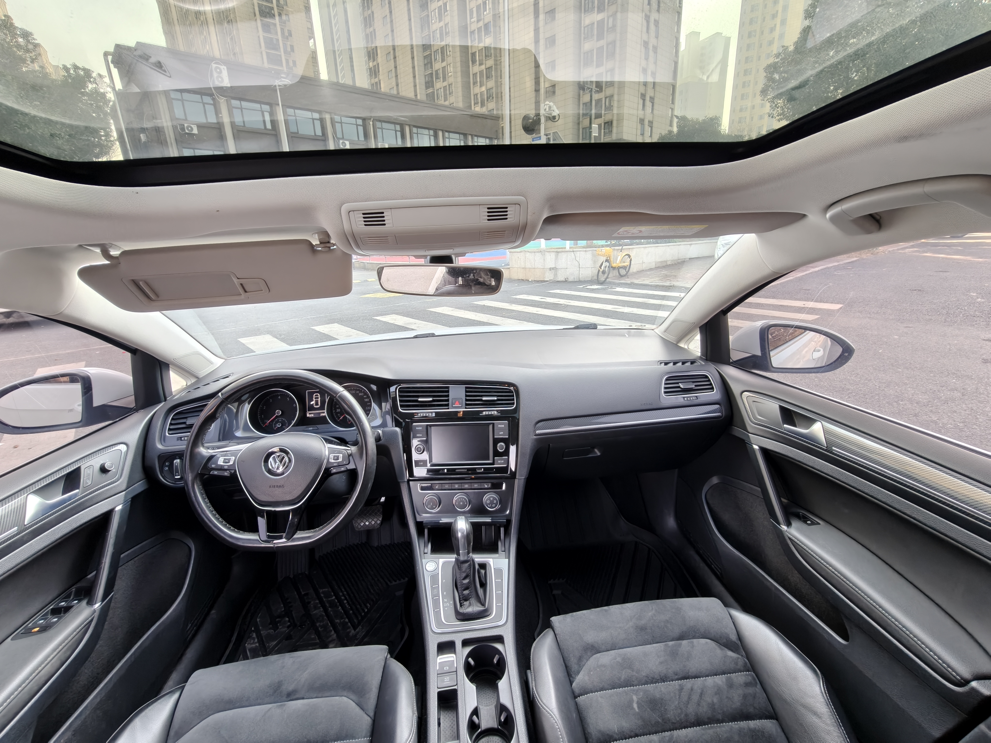 Volkswagen Golf 2018 car image #8